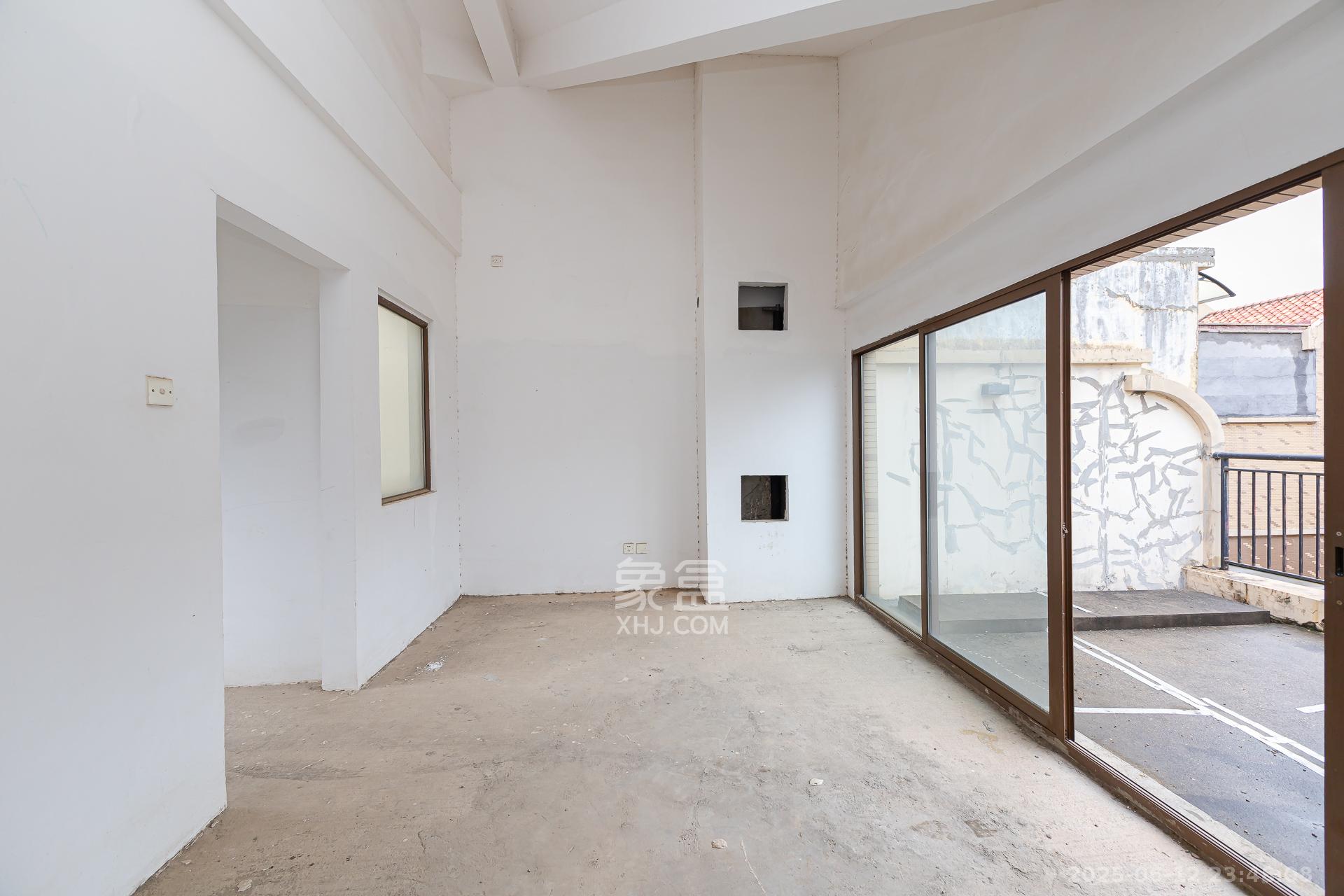 盈峰翠邸 5室2厅3卫 162.0万 盈峰翠邸 5室2厅3卫 162.0万卧室