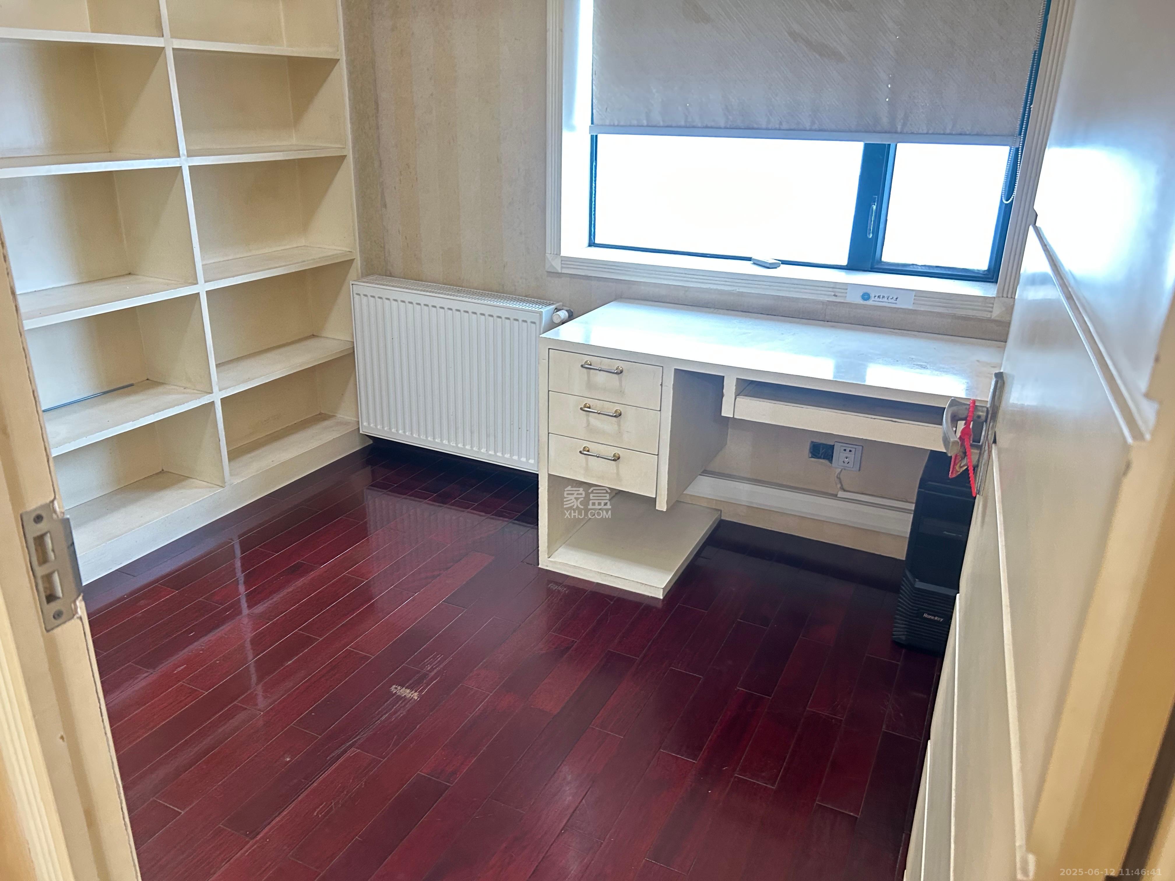 王府花园 3室2厅2卫 2600.0元/月 王府花园 3室2厅2卫 2600.0元/月室内图