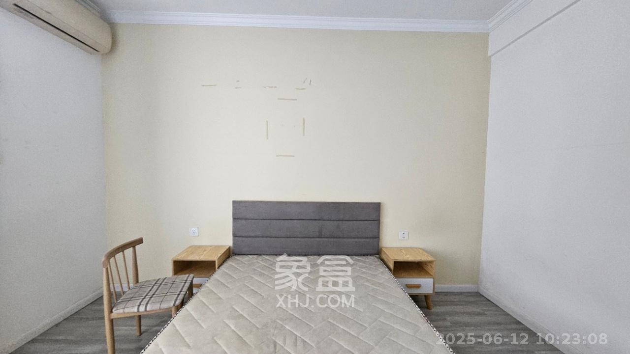 庄园心伽泊  1室2厅1卫   2600.00元/月室内图