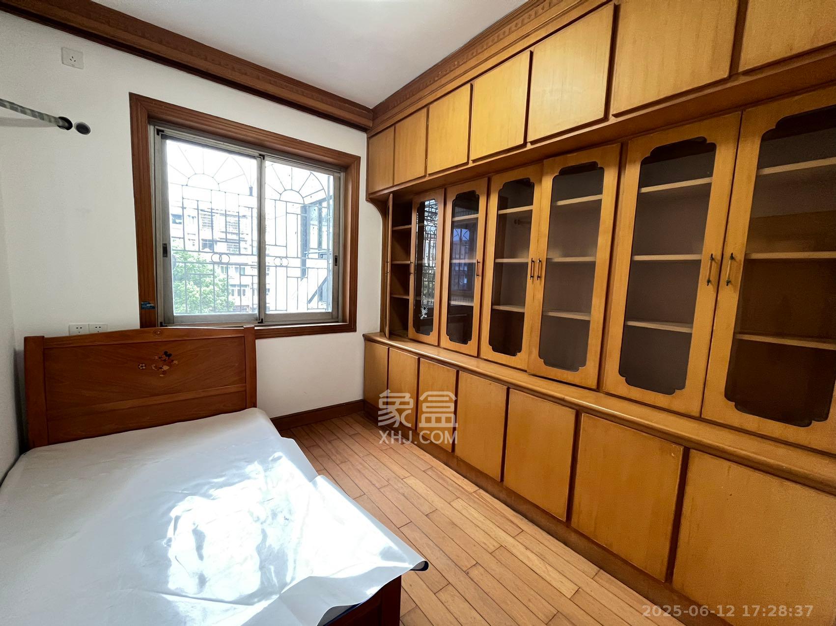 中南大学南校区 3室2厅1卫 2600.0元/月 中南大学南校区 3室2厅1卫 2600.0元/月室内图