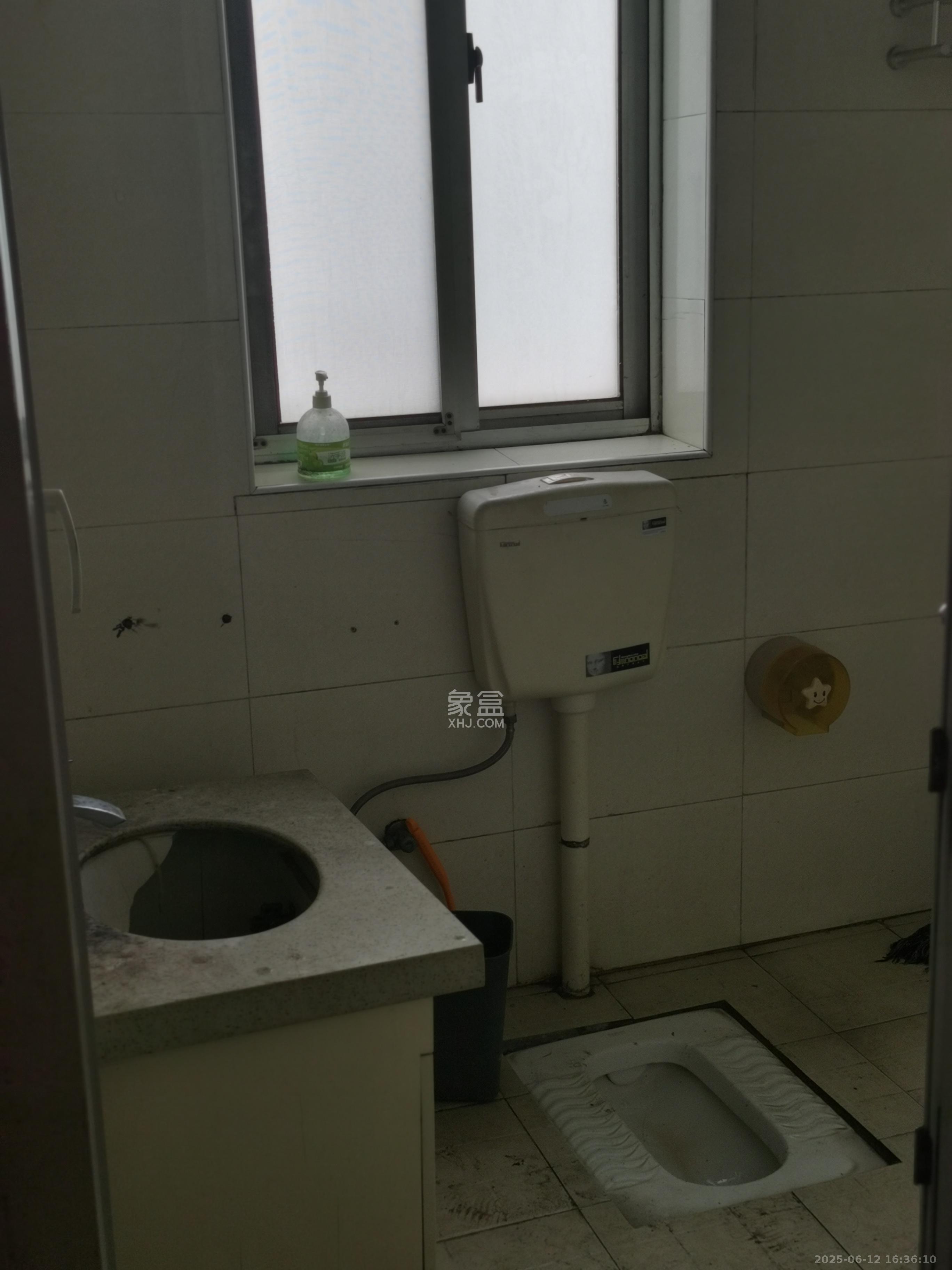 红树湾  3室2厅2卫   2000.00元/月室内图