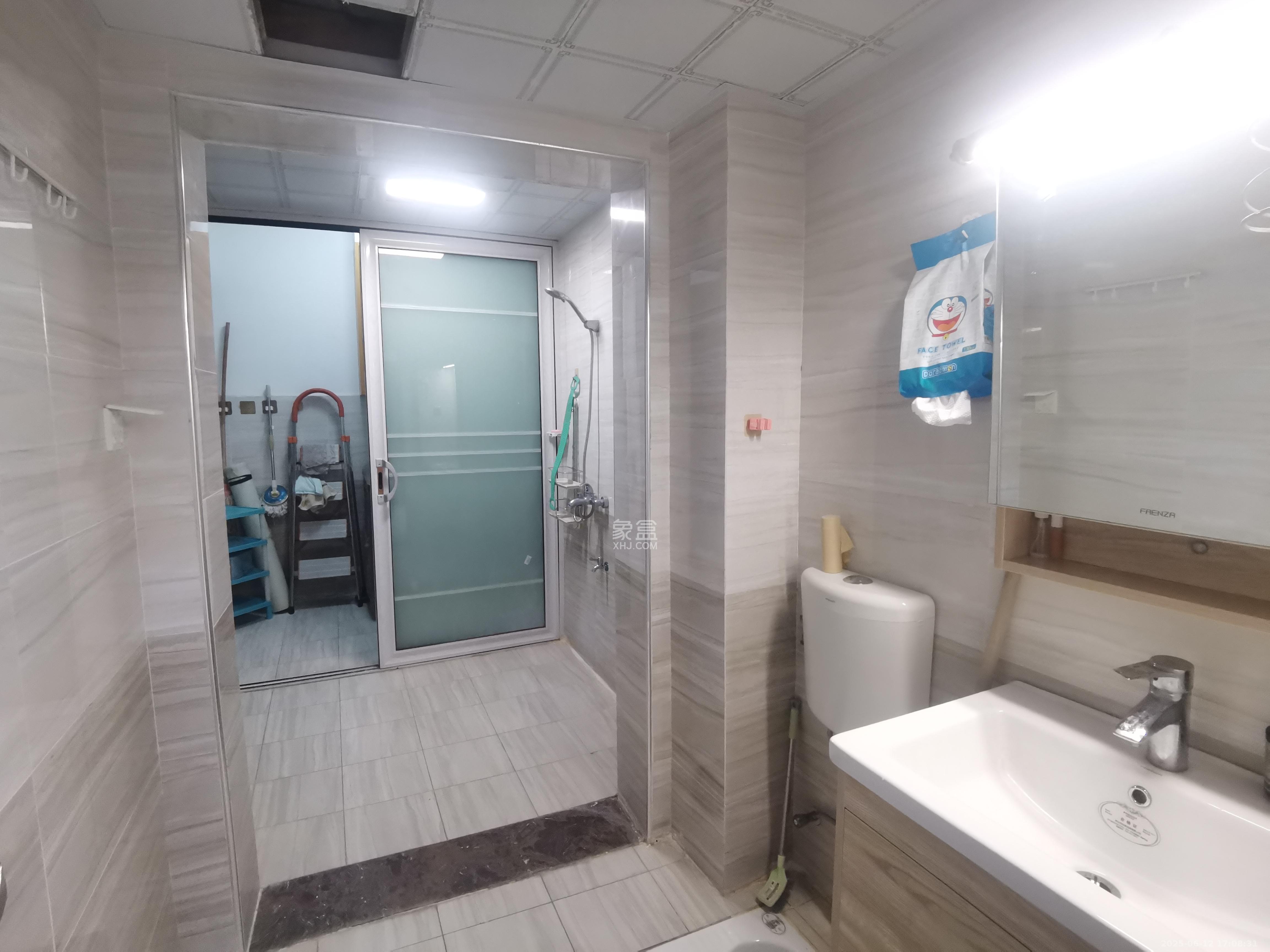 上河国际C区  2室2厅1卫    3000.0元/月室内图