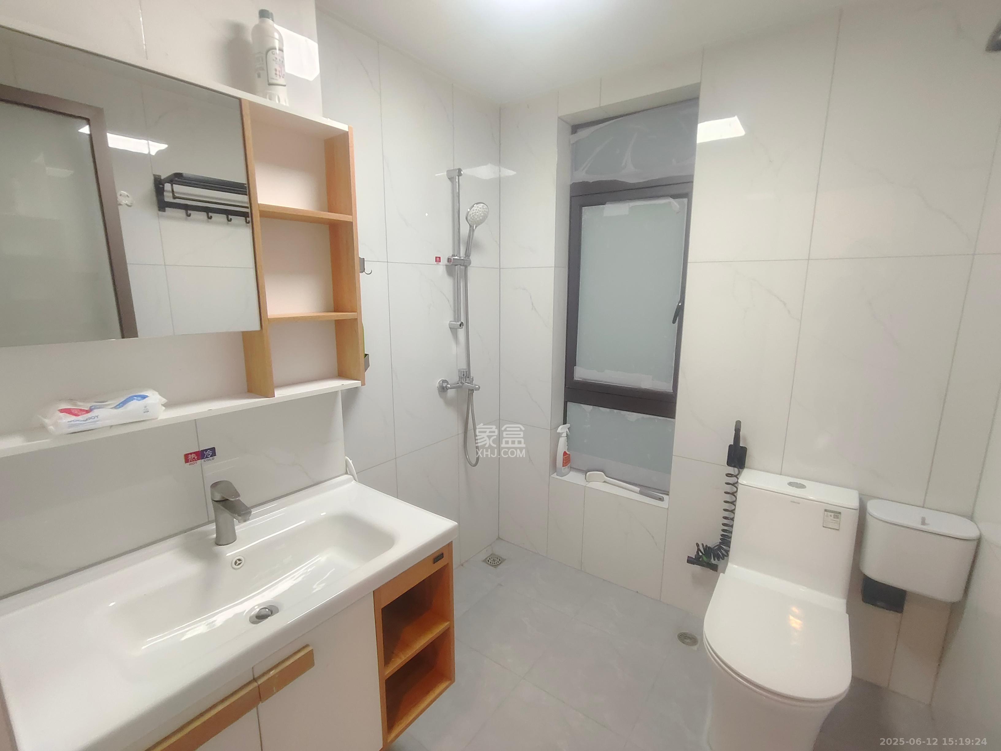 长房时代公馆  3室2厅2卫    3000.0元/月 长房时代公馆  3室2厅2卫    3000.0元/月室内图