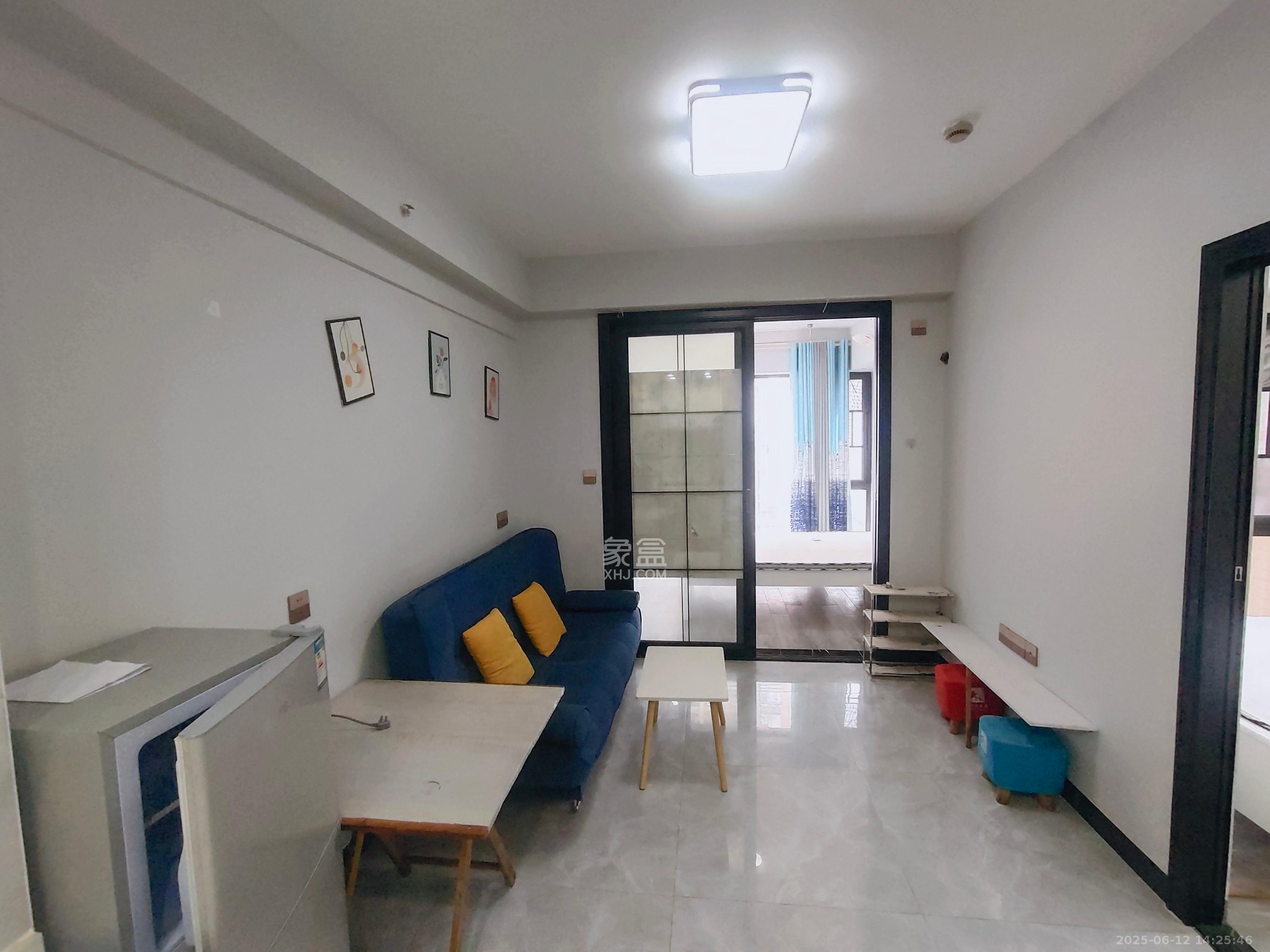 鑫远御文台一期 2室2厅1卫 1800.0元/月 鑫远御文台一期 2室2厅1卫 1800.0元/月室内图