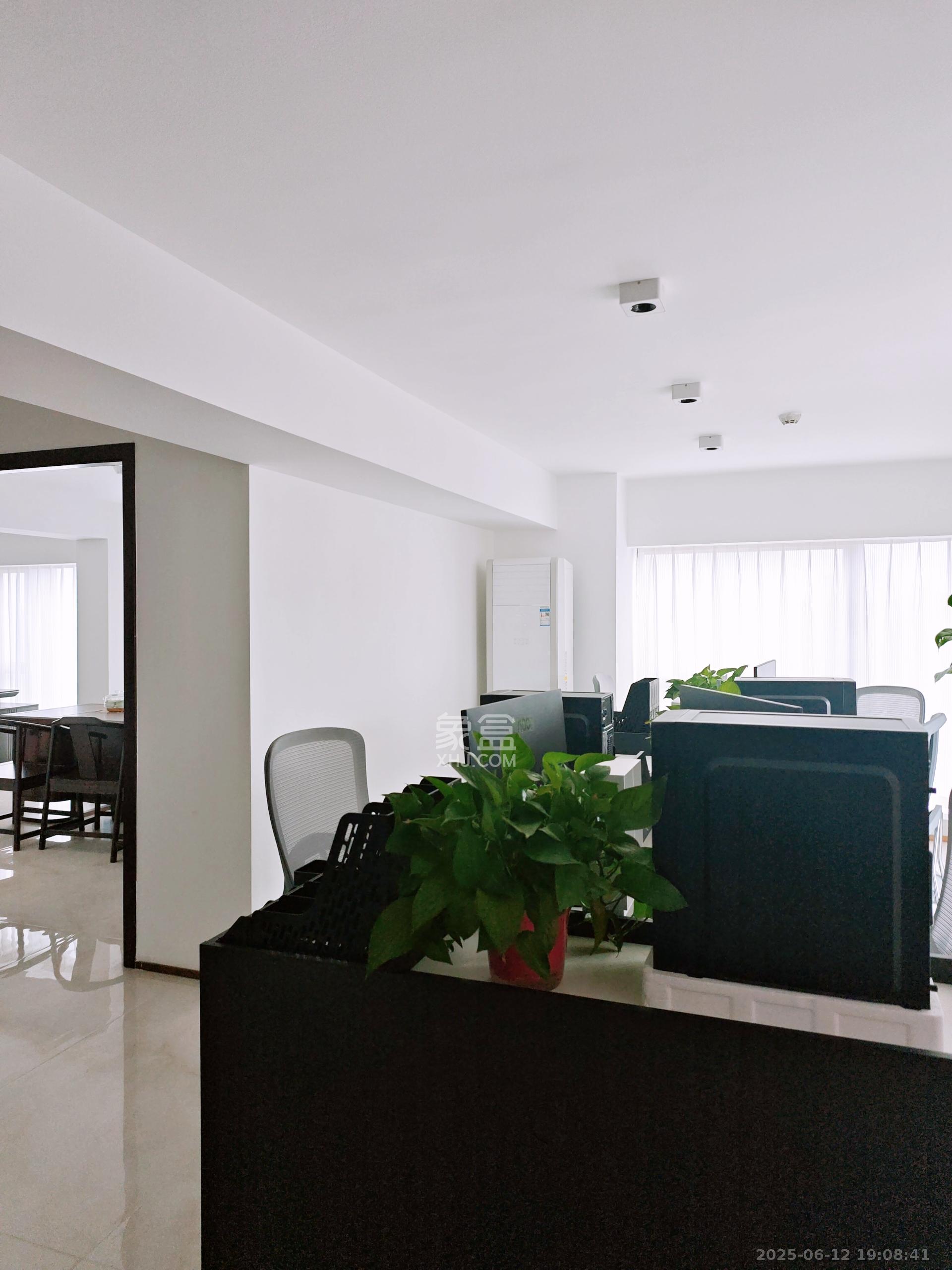 君悦新天地 2室1厅2卫 13000.0元/月 君悦新天地 2室1厅2卫 13000.0元/月室内图