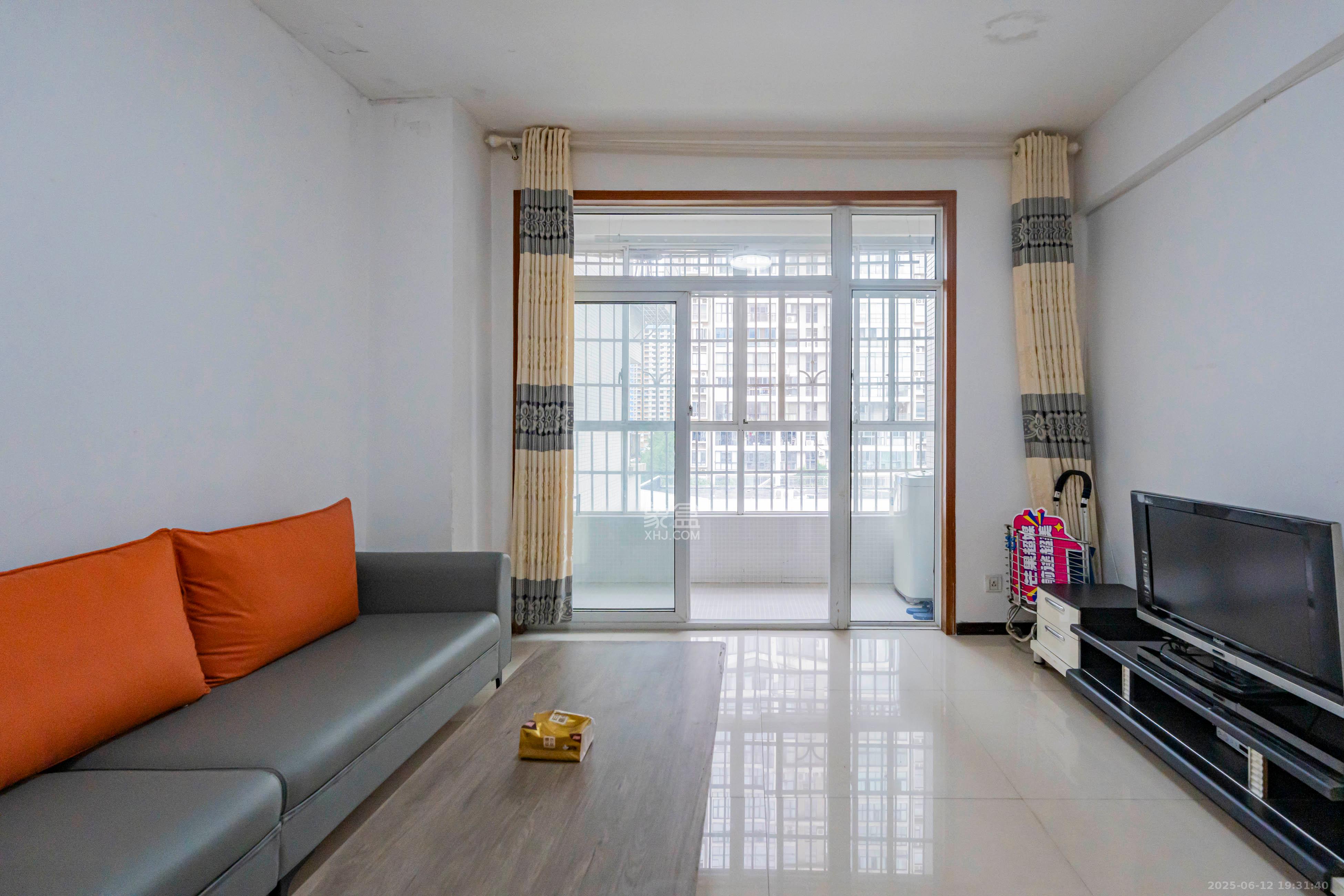 月湖兰庭 2室1厅1卫 64.0万 月湖兰庭 2室1厅1卫 64.0万客厅