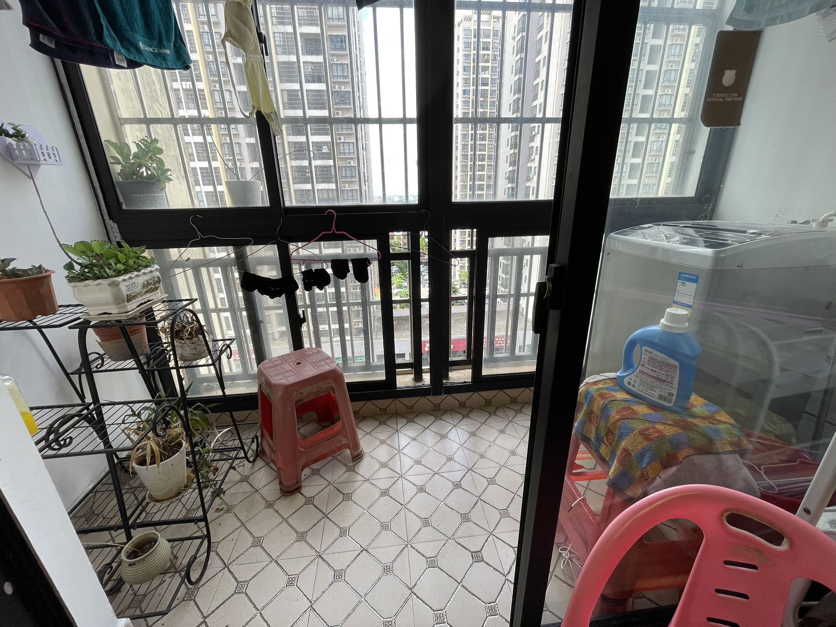 凤翔花园(A区) 2室2厅1卫 75.0万 凤翔花园(A区) 2室2厅1卫 75.0万客厅