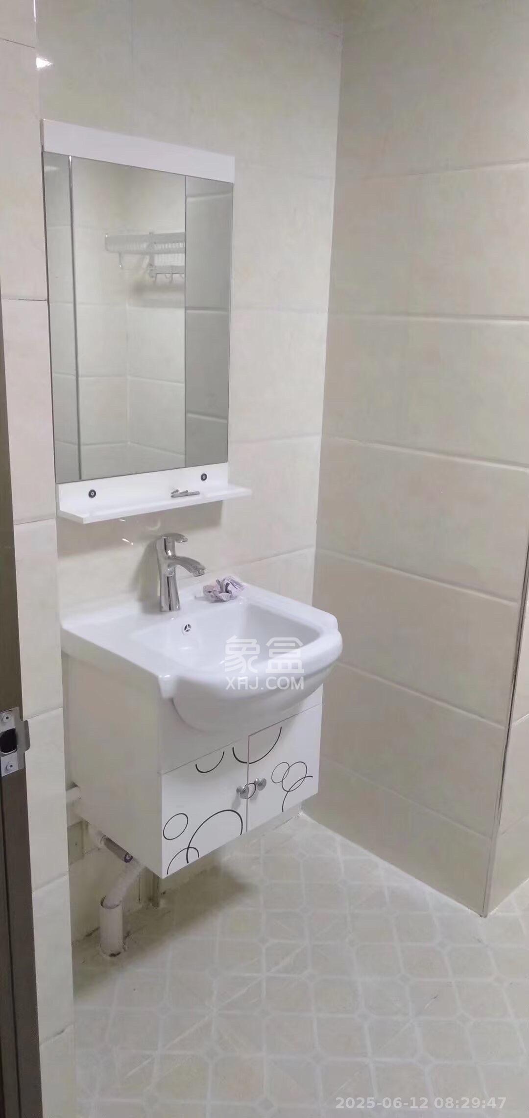 圭塘三小区  1室1厅1卫   1700.00元/月室内图