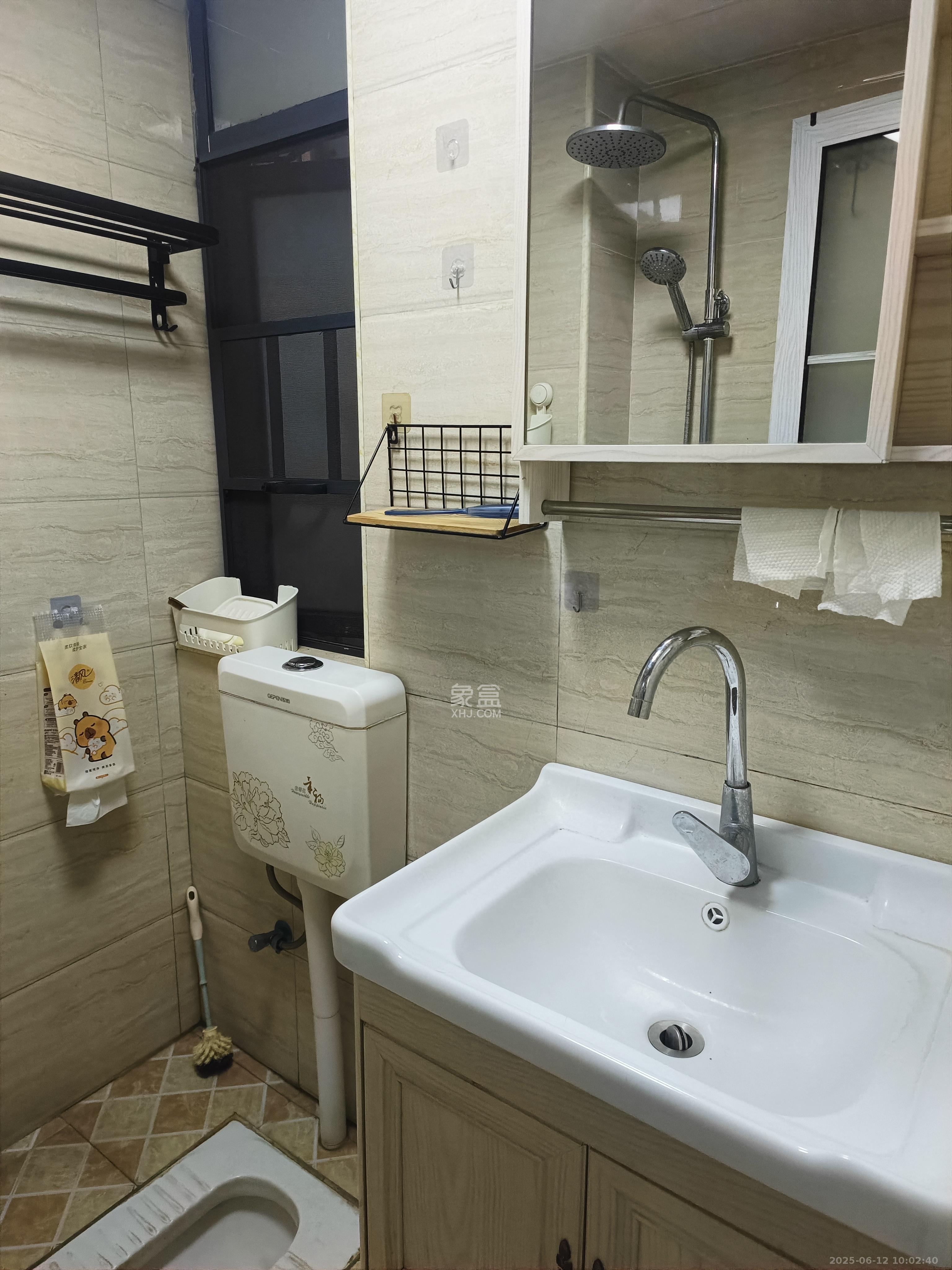 中建芙蓉工社  1室1厅1卫   1700.00元/月室内图
