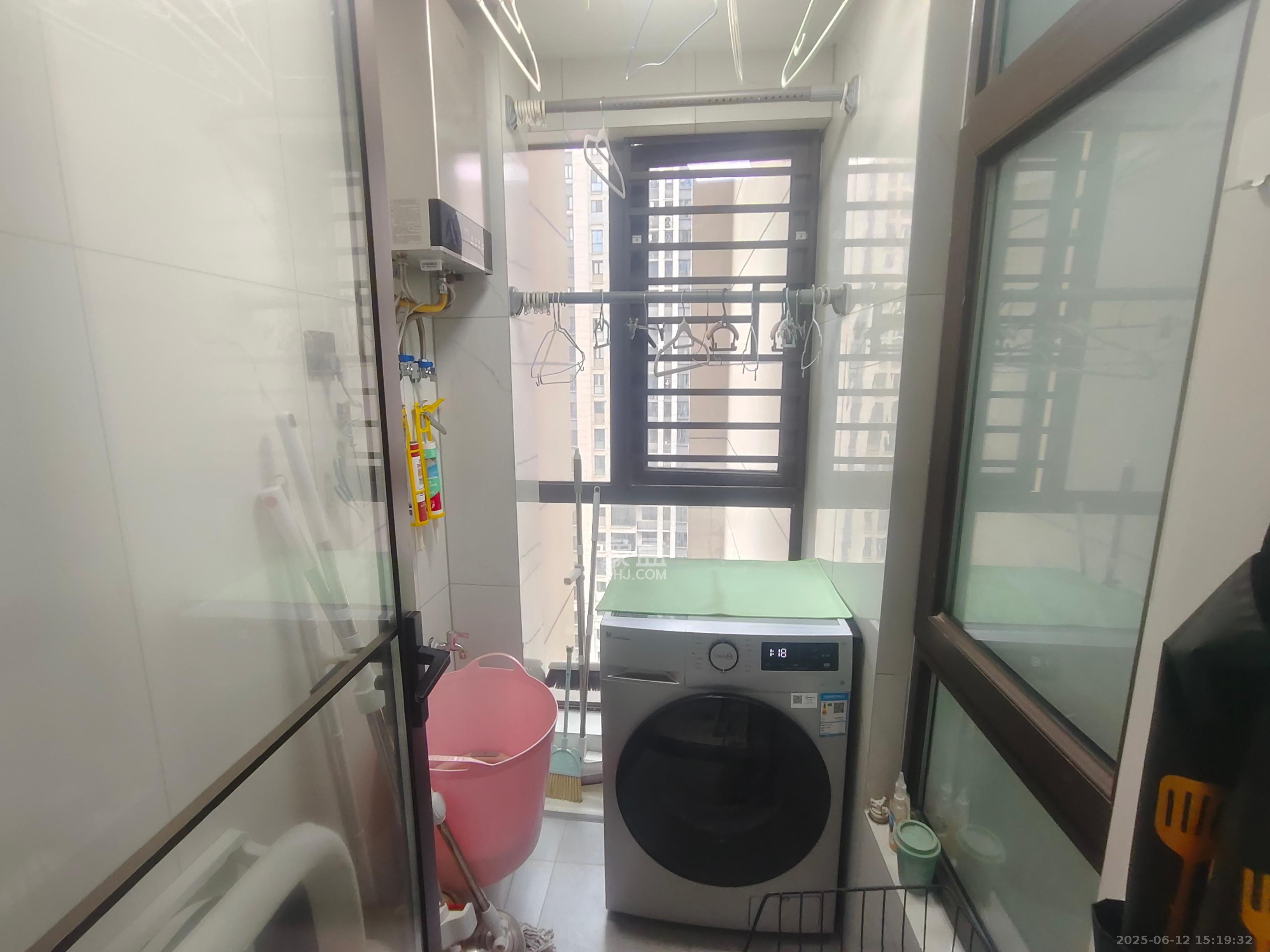 长房时代公馆  3室2厅2卫    3000.0元/月 长房时代公馆  3室2厅2卫    3000.0元/月室内图