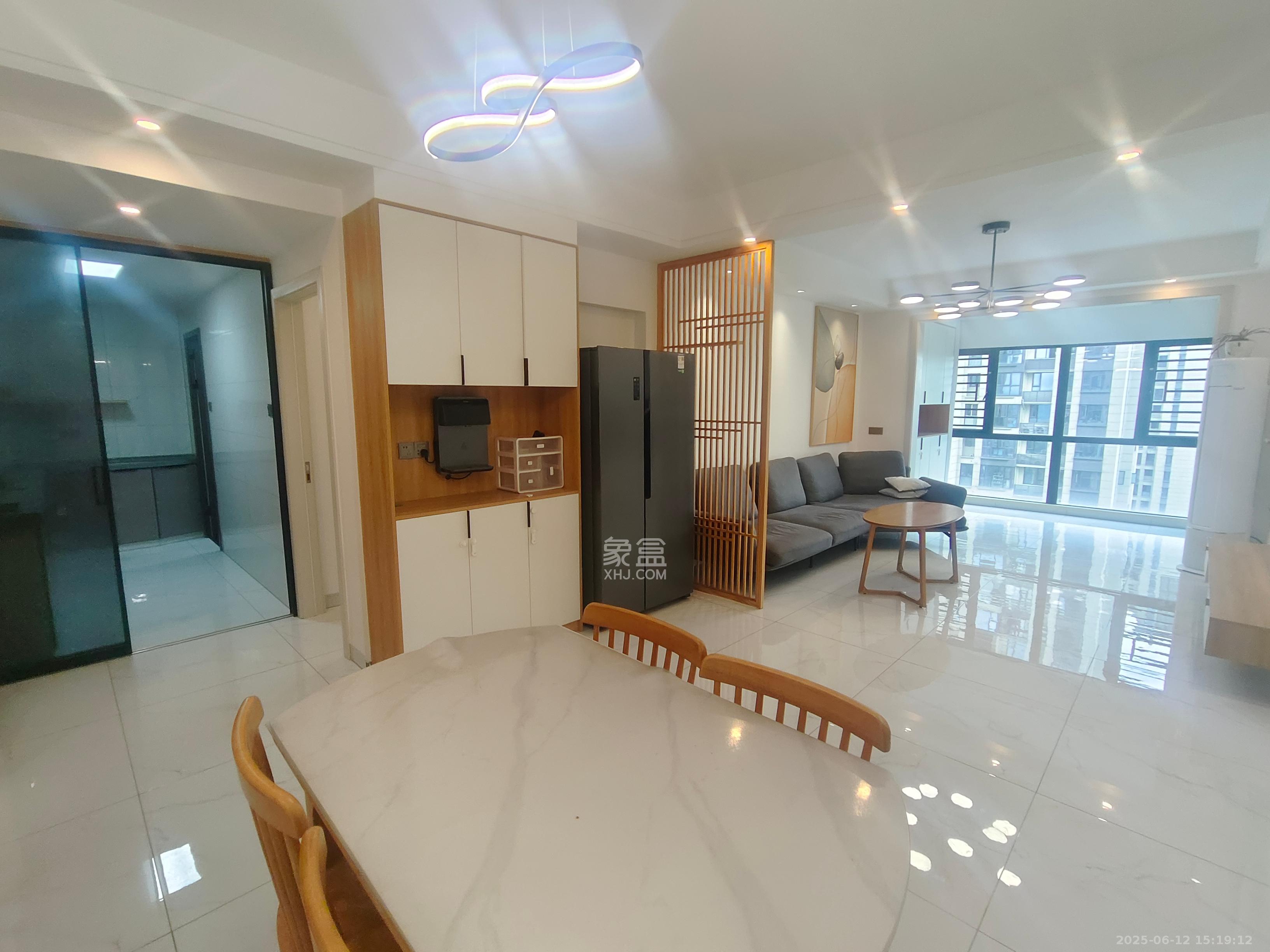 长房时代公馆  3室2厅2卫    3000.0元/月 长房时代公馆  3室2厅2卫    3000.0元/月室内图