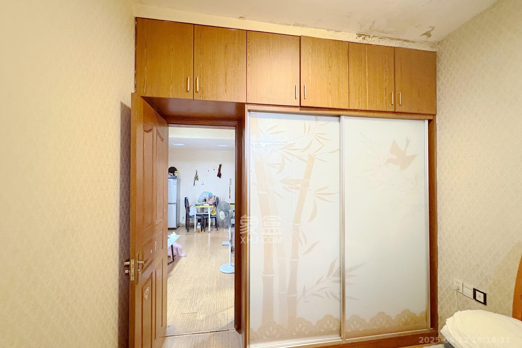 凯通国际城(凯通朝庭)  2室1厅1卫    48.8万 凯通国际城(凯通朝庭)  2室1厅1卫    48.8万卧室