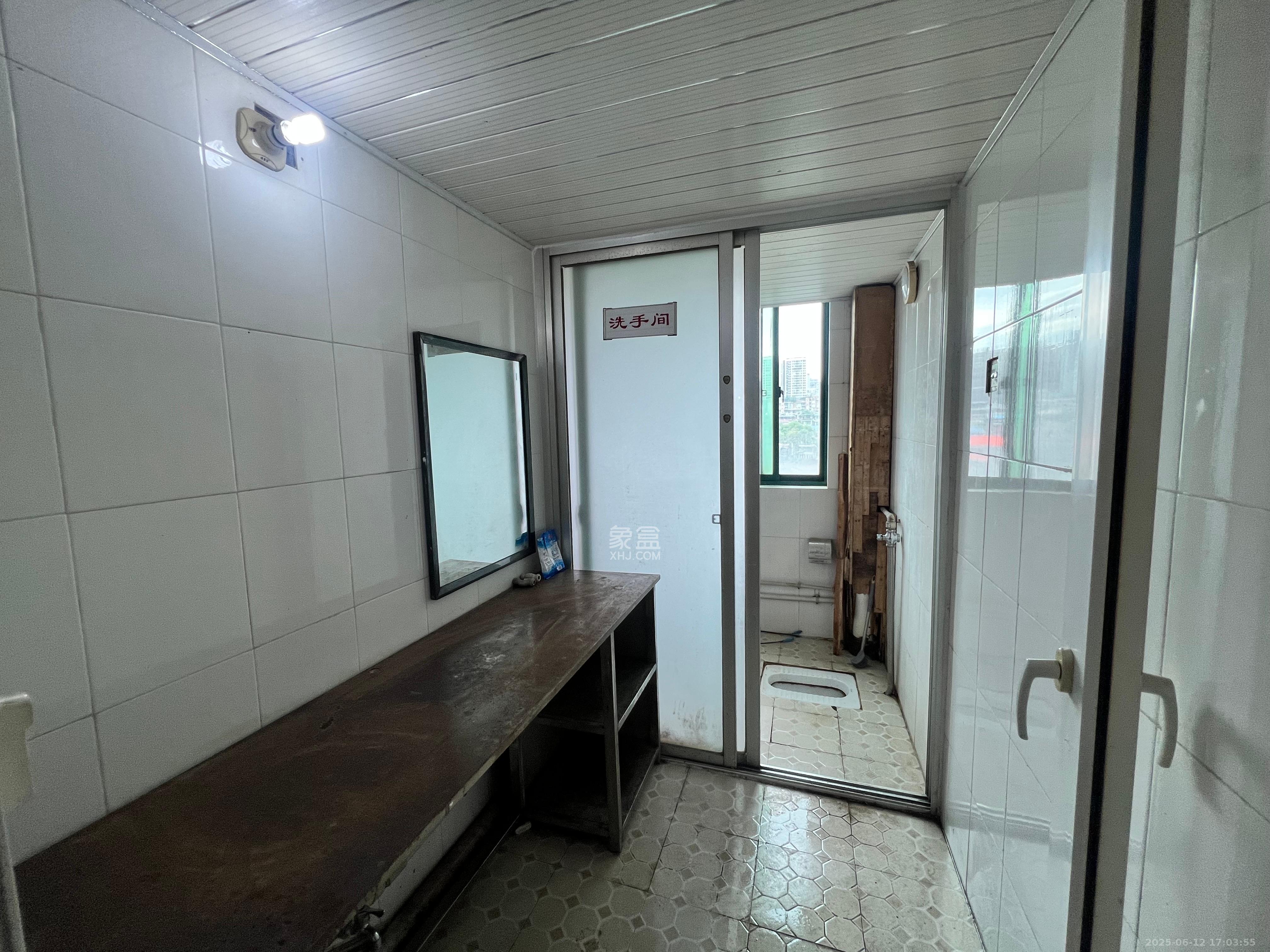 湘府东苑 3室2厅2卫 2300.0元/月 湘府东苑 3室2厅2卫 2300.0元/月室内图