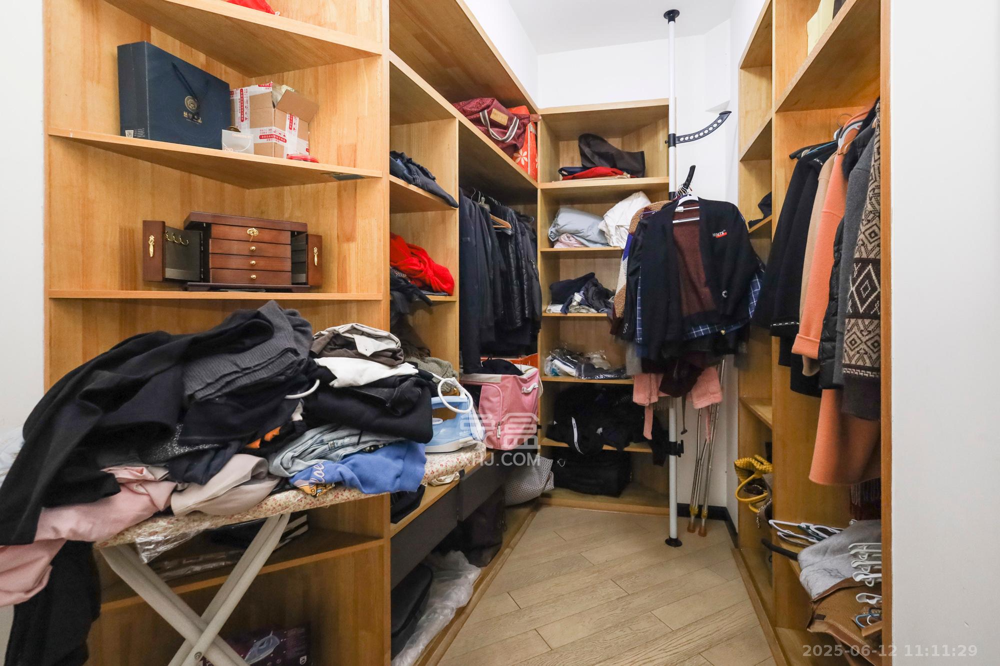 双湾国际(湘江御景花园) 4室2厅2卫 3500.0元/月 双湾国际(湘江御景花园) 4室2厅2卫 3500.0元/月室内图