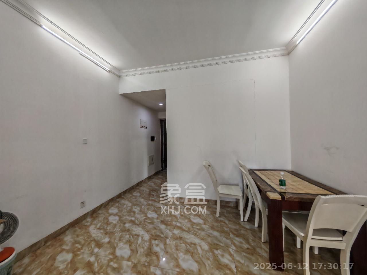 达美D6区  3室2厅1卫   2700.00元/月室内图