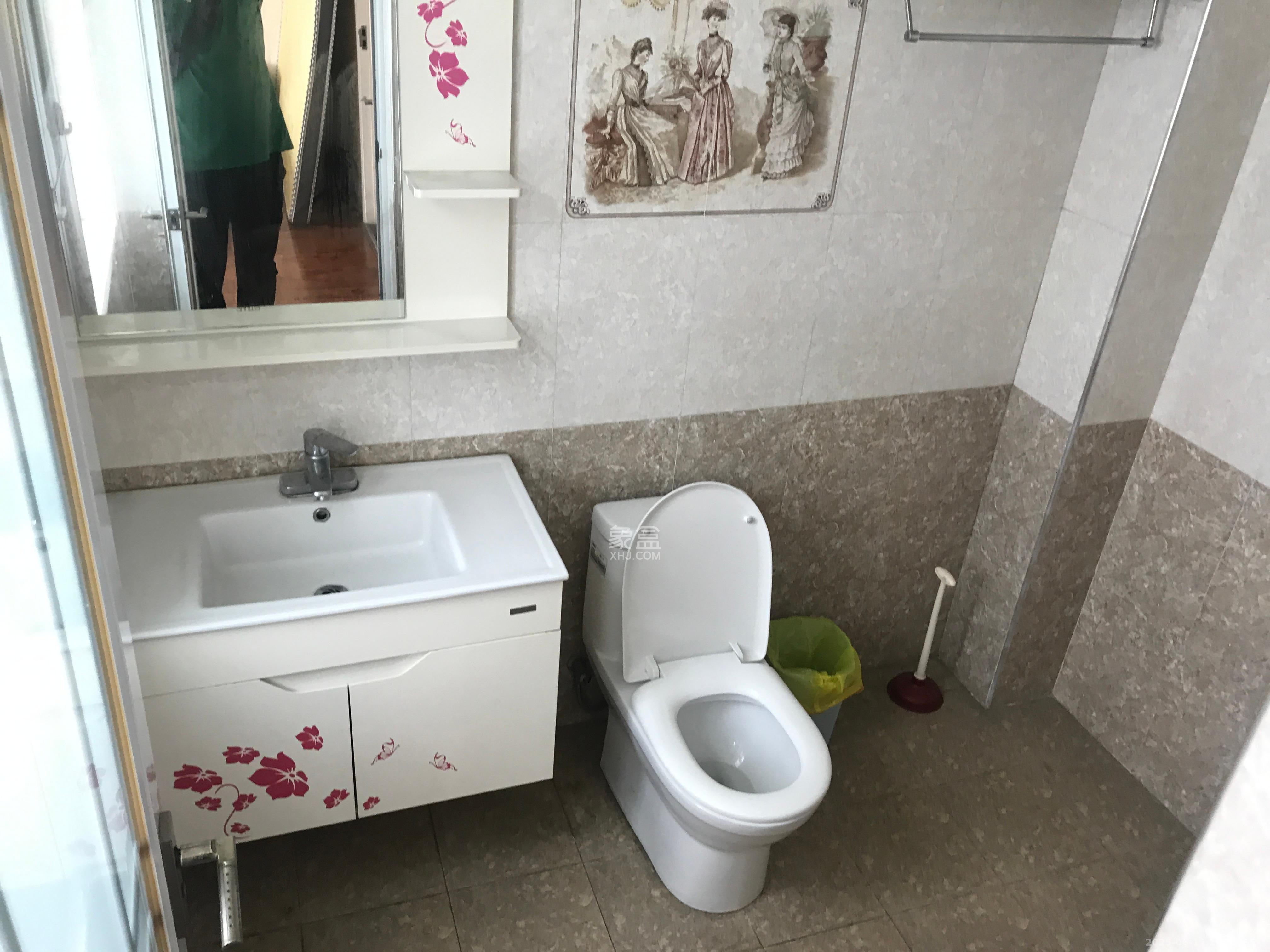 嘉盛华庭（一期、二期、三期）  3室1厅1卫    2800.0元/月室内图