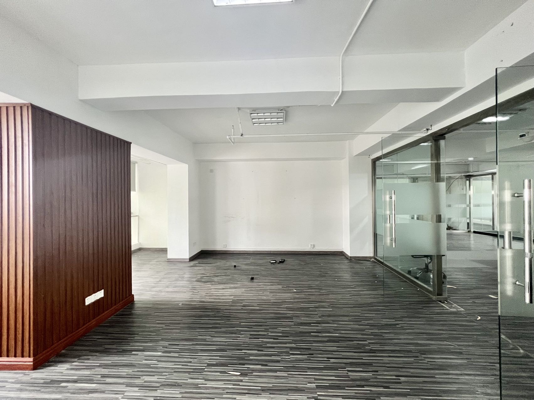 华信大厦 1室0厅0卫 10000.0元/月 华信大厦 1室0厅0卫 10000.0元/月室内图