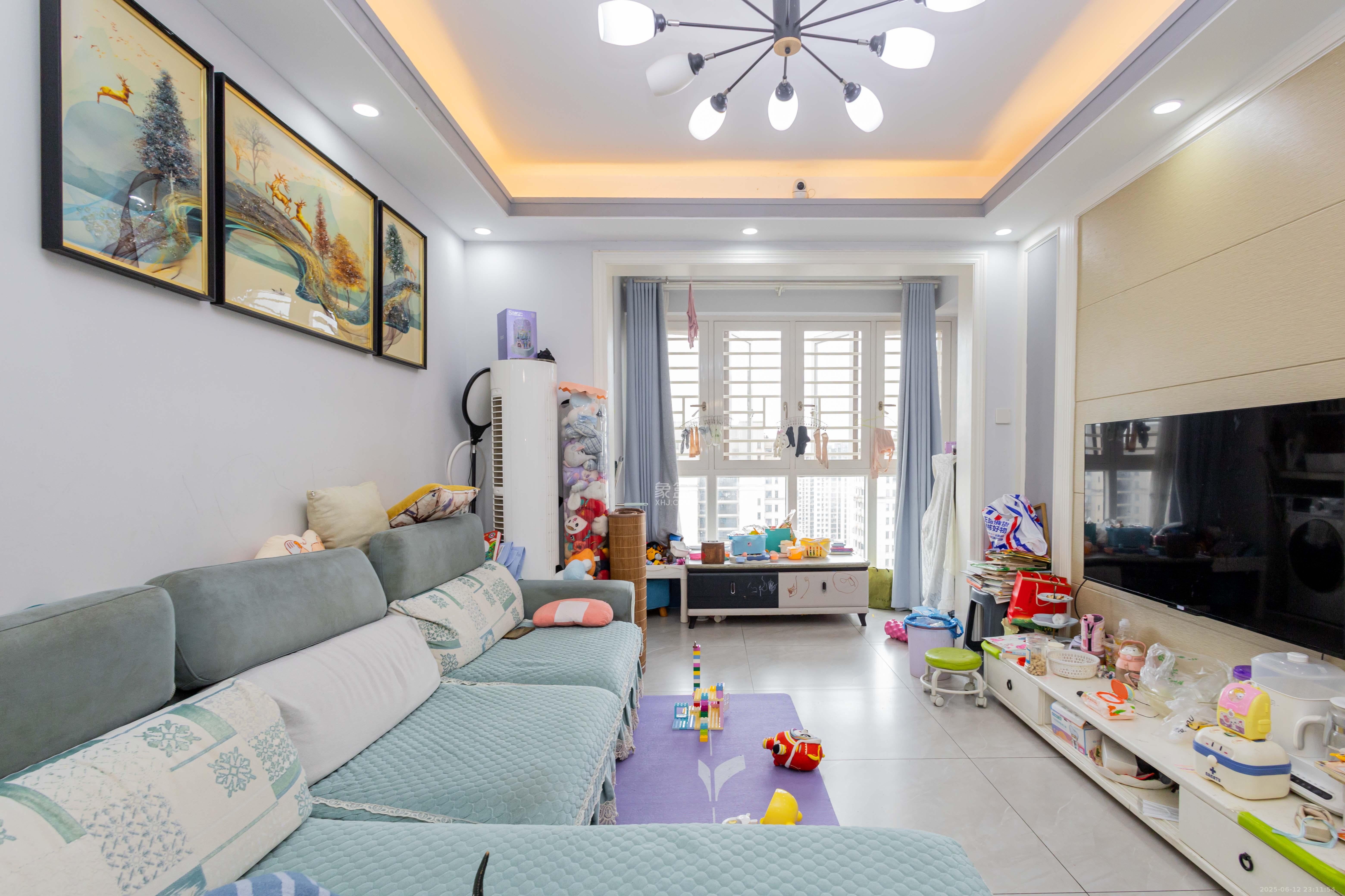 芙蓉万国城MOMA(卓越汇富苑) 3室2厅1卫 68.0万 芙蓉万国城MOMA(卓越汇富苑) 3室2厅1卫 68.0万客厅