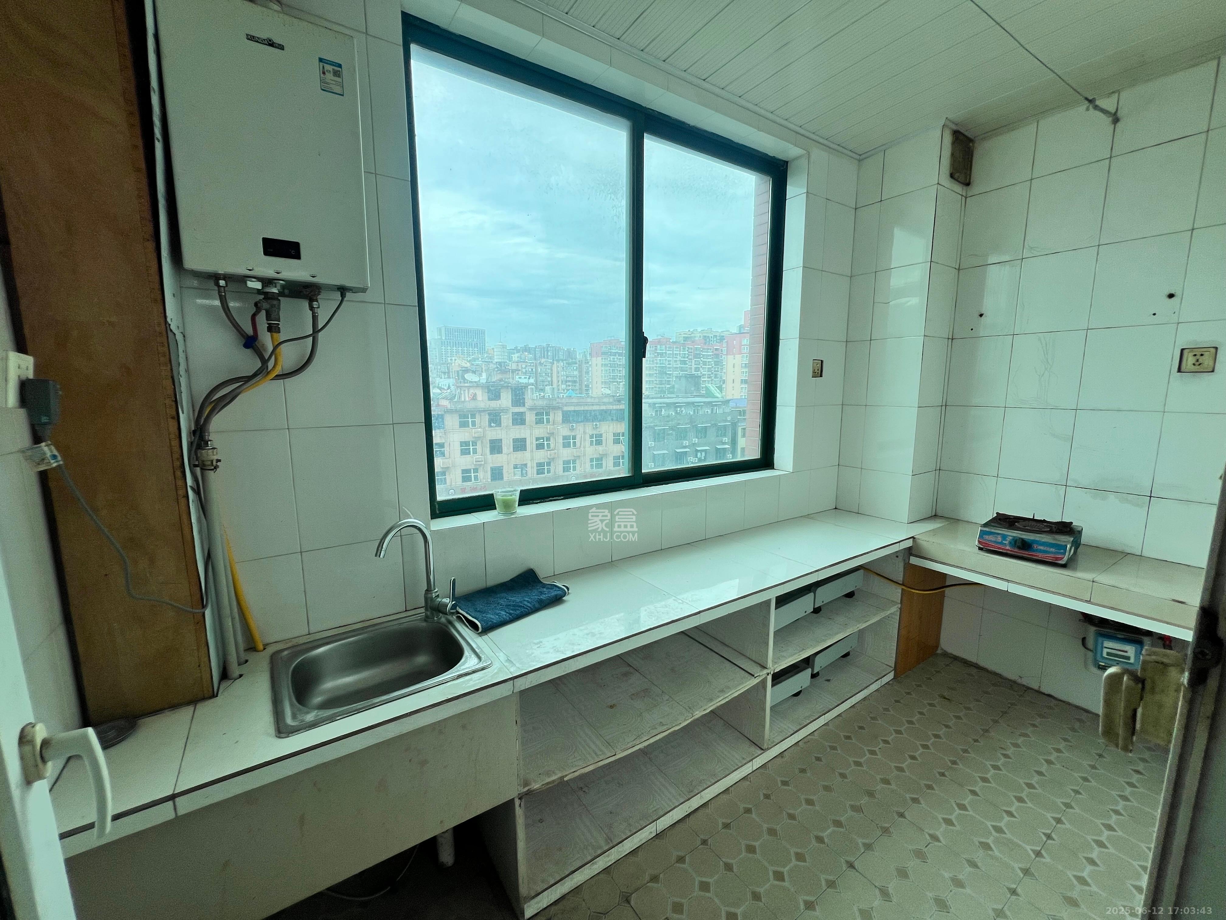 湘府东苑 3室2厅2卫 2300.0元/月 湘府东苑 3室2厅2卫 2300.0元/月室内图