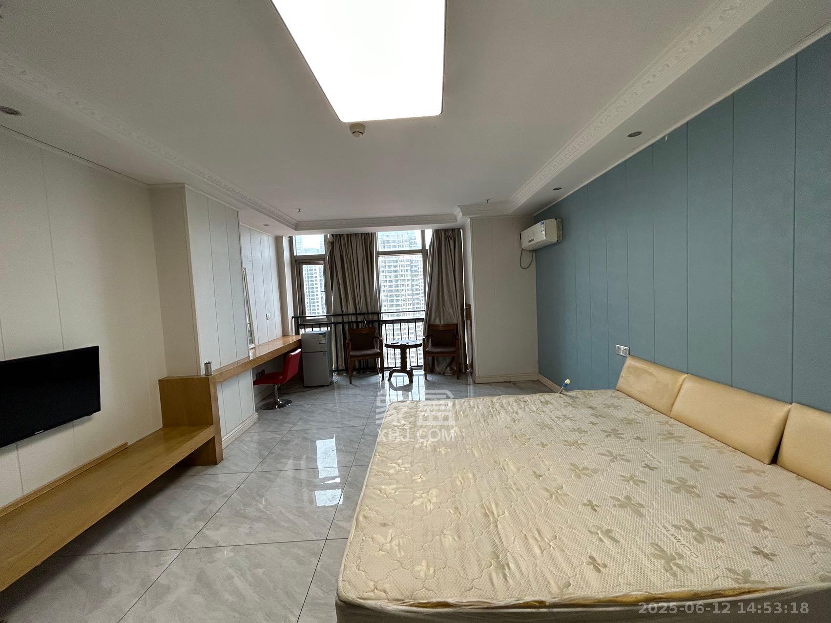 奥克斯广场 1室1厅1卫 1300.0元/月 奥克斯广场 1室1厅1卫 1300.0元/月室内图