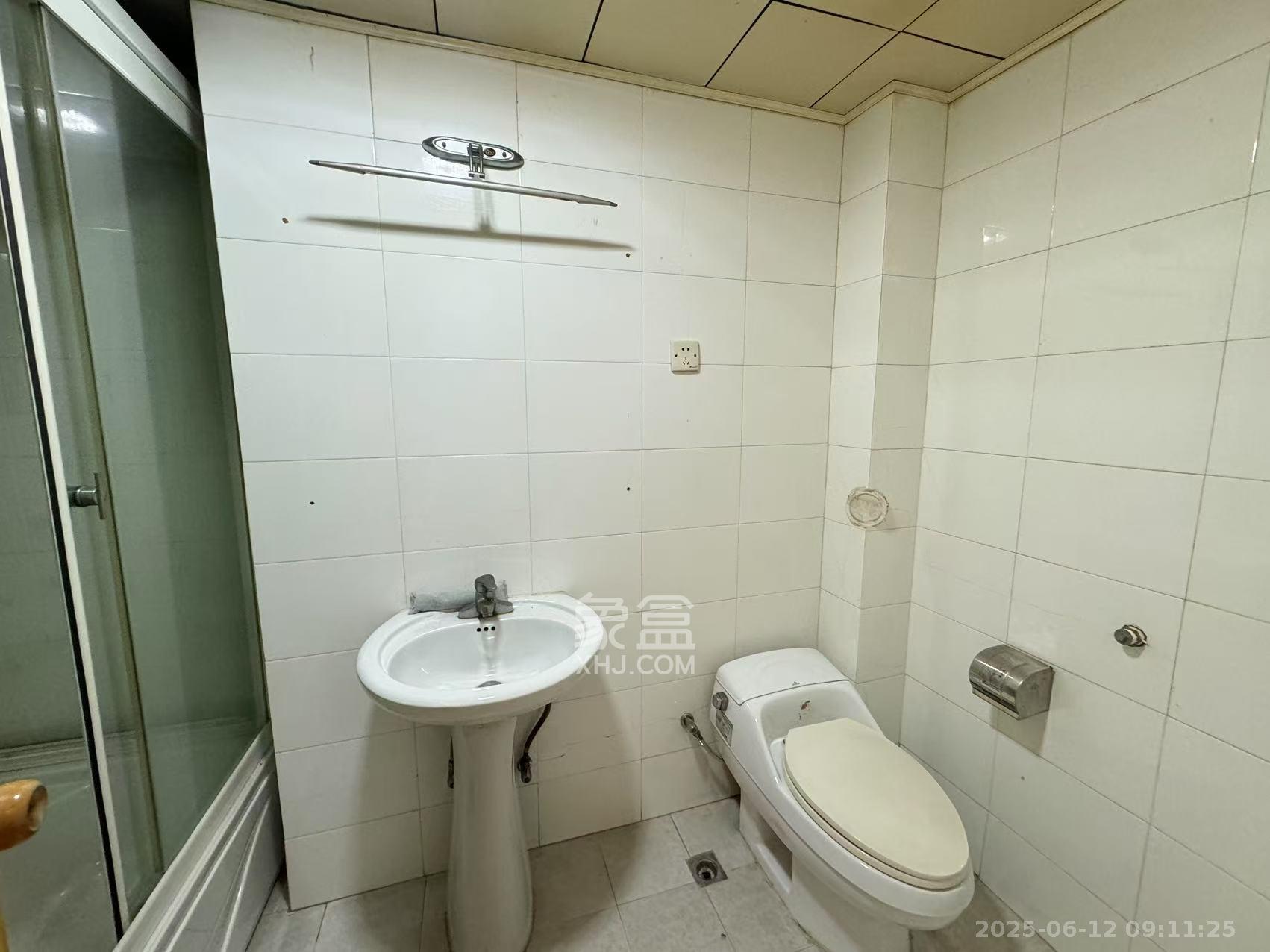 高速公路管理局宿舍 4室2厅2卫 2600.0元/月 高速公路管理局宿舍 4室2厅2卫 2600.0元/月室内图