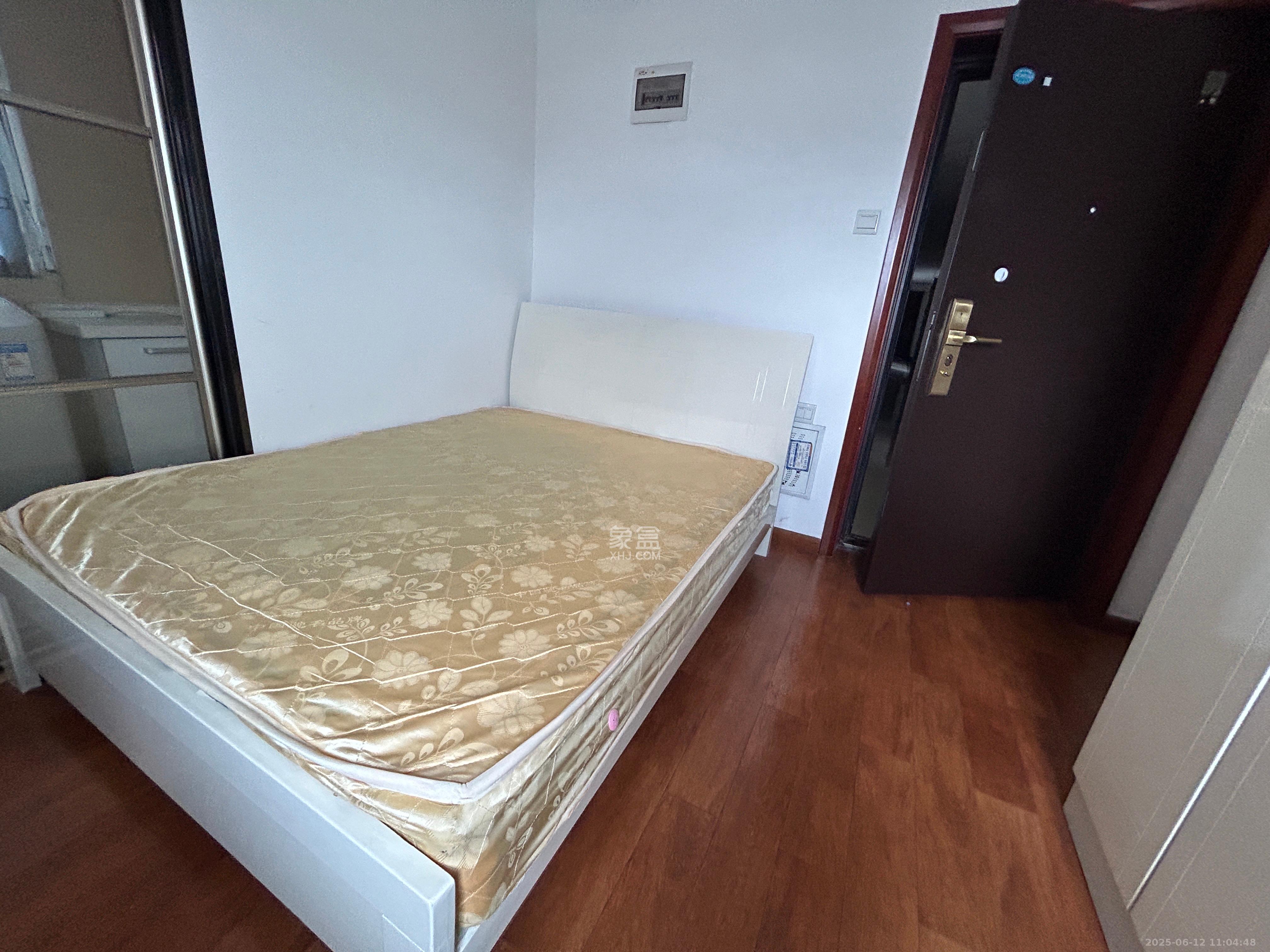 长盛上东区 1室1厅1卫 1200.0元/月 长盛上东区 1室1厅1卫 1200.0元/月室内图