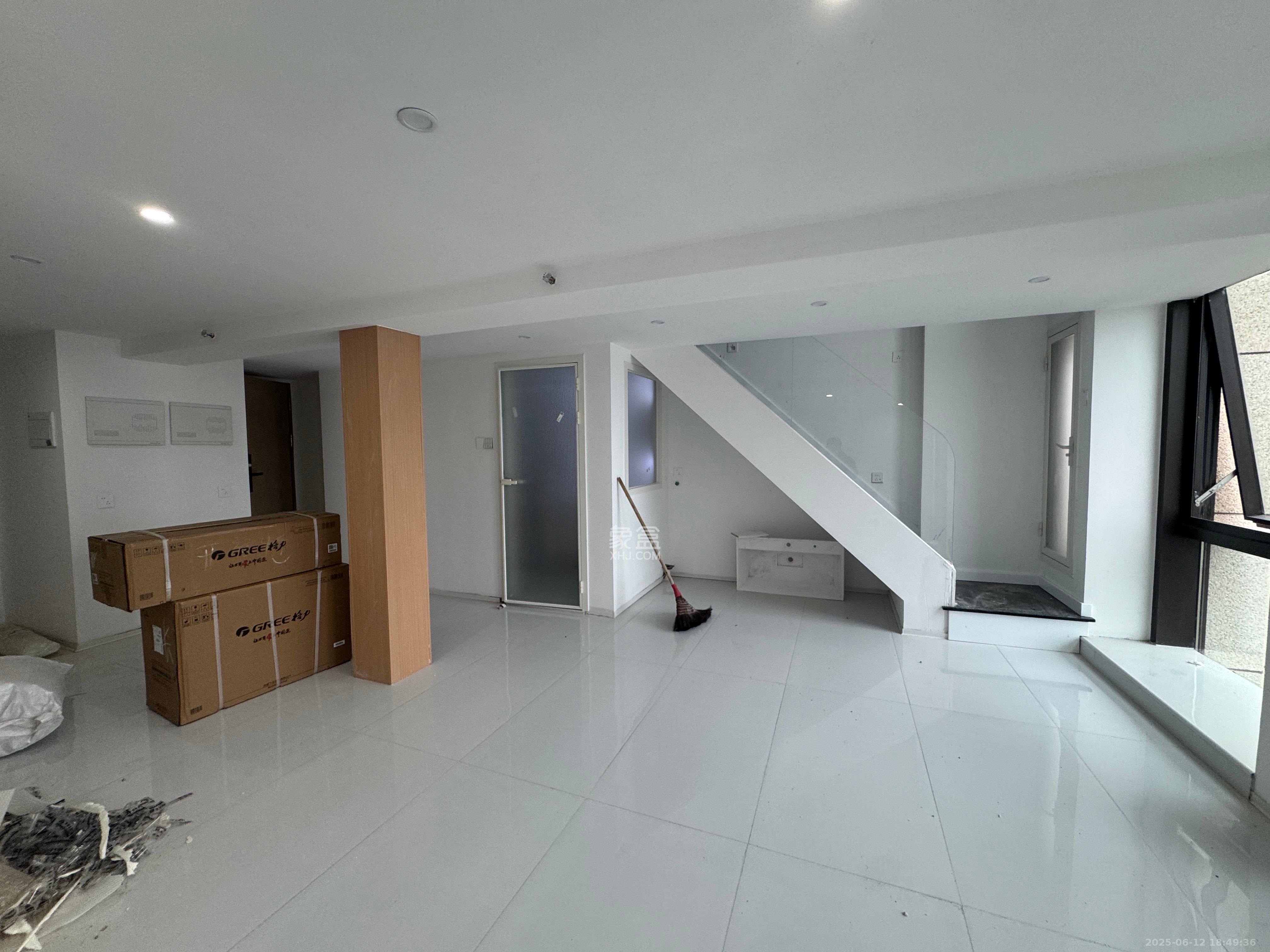 珠江花城好世界  1室1厅1卫    2500.0元/月 珠江花城好世界  1室1厅1卫    2500.0元/月室内图1