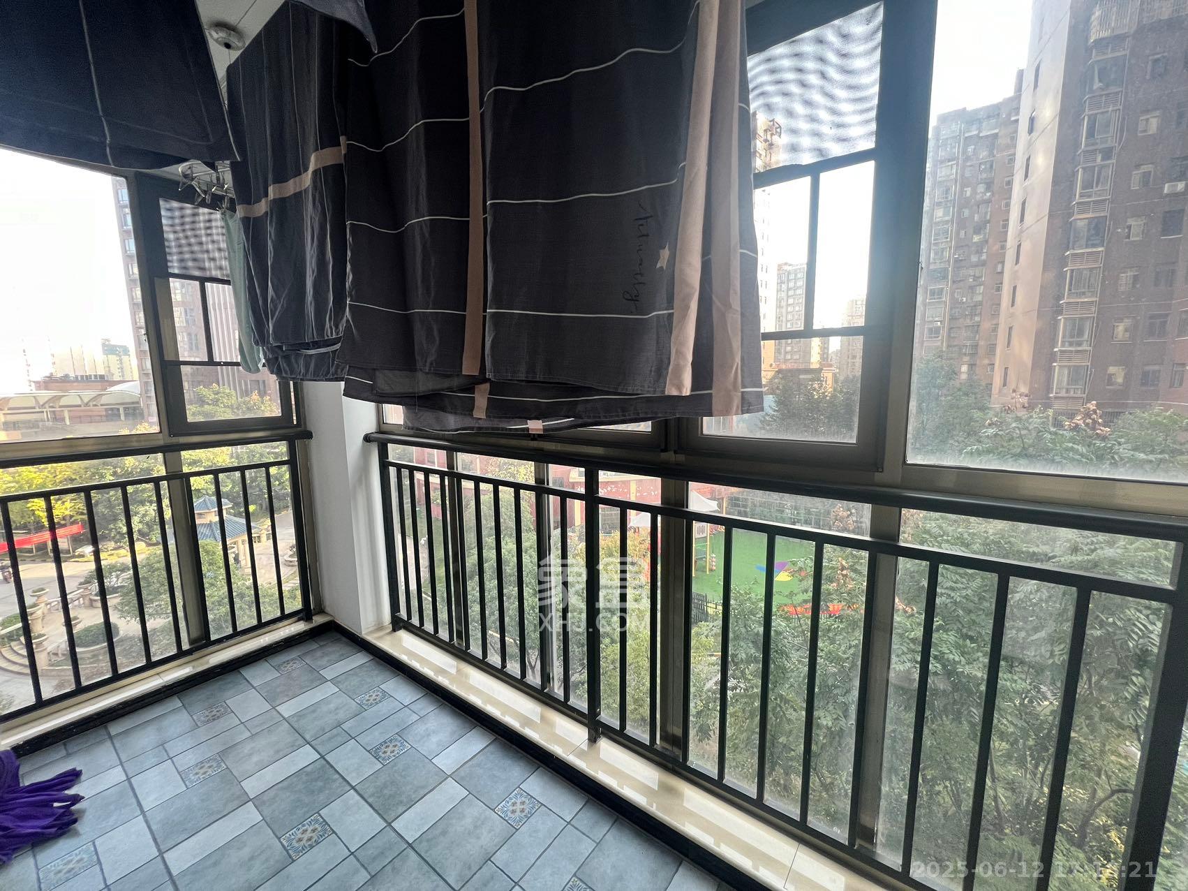 富兴嘉城(富兴汇中央) 2室2厅1卫 2500.0元/月 富兴嘉城(富兴汇中央) 2室2厅1卫 2500.0元/月室内图