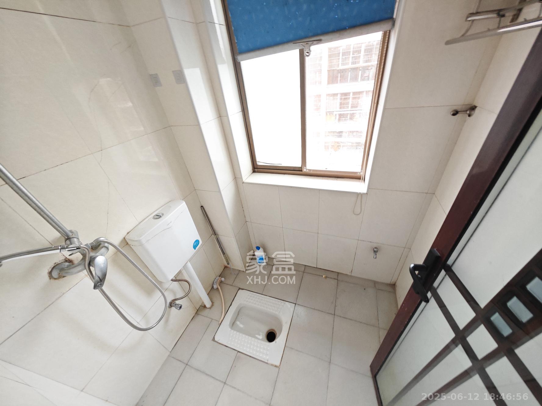 莲湖汽配城  4室2厅1卫    70.0万 莲湖汽配城  4室2厅1卫    70.0万卫生间