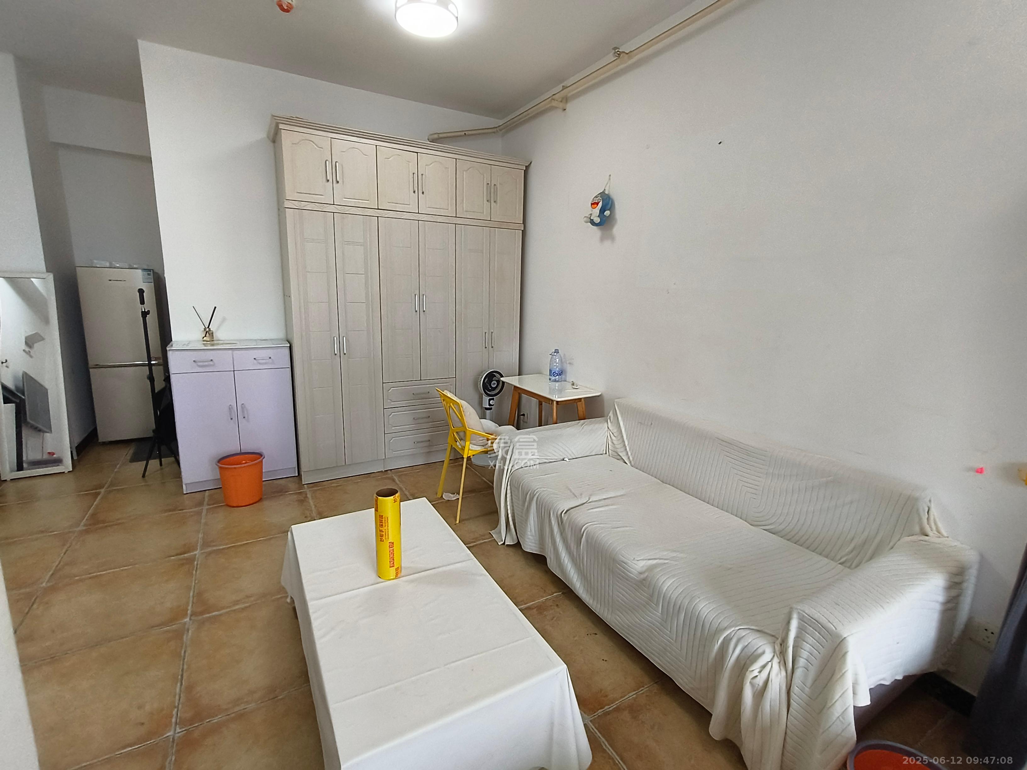 第六都(陆都小区) 1室1厅1卫 1800.0元/月 第六都(陆都小区) 1室1厅1卫 1800.0元/月室内图