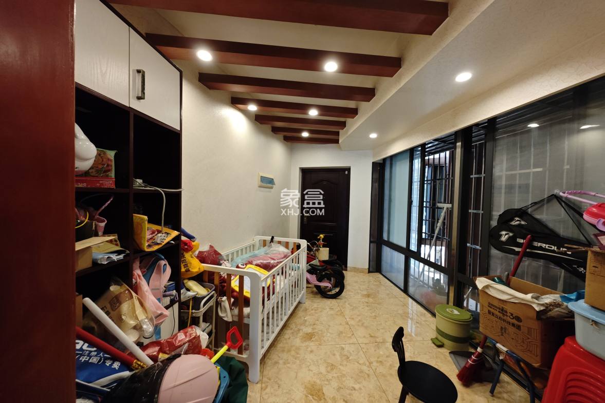 星华佳园 3室2厅2卫 215.00万 星华佳园 3室2厅2卫 215.00万客厅