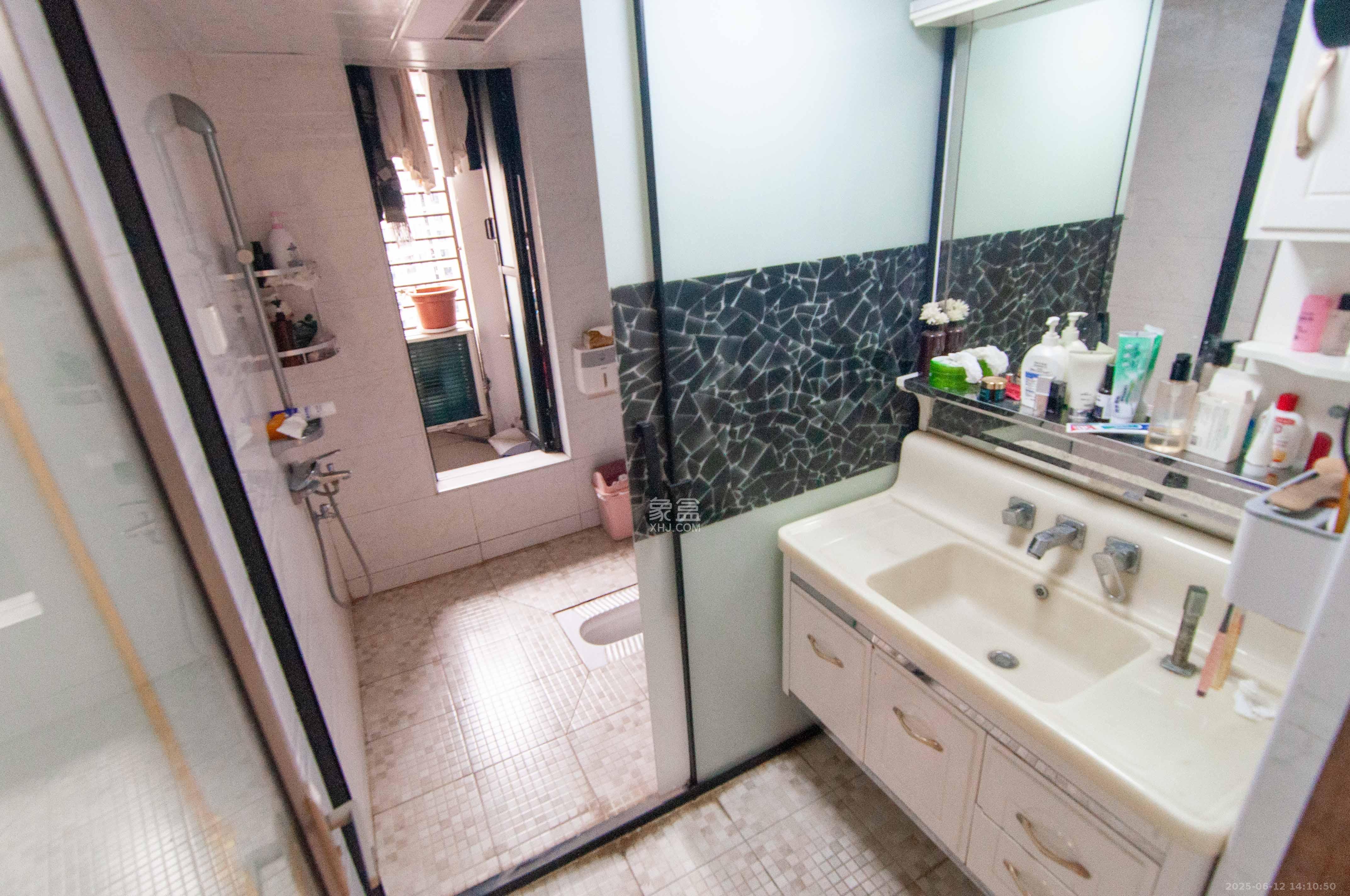 达美D6区 4室2厅2卫 145.0万 达美D6区 4室2厅2卫 145.0万卫生间