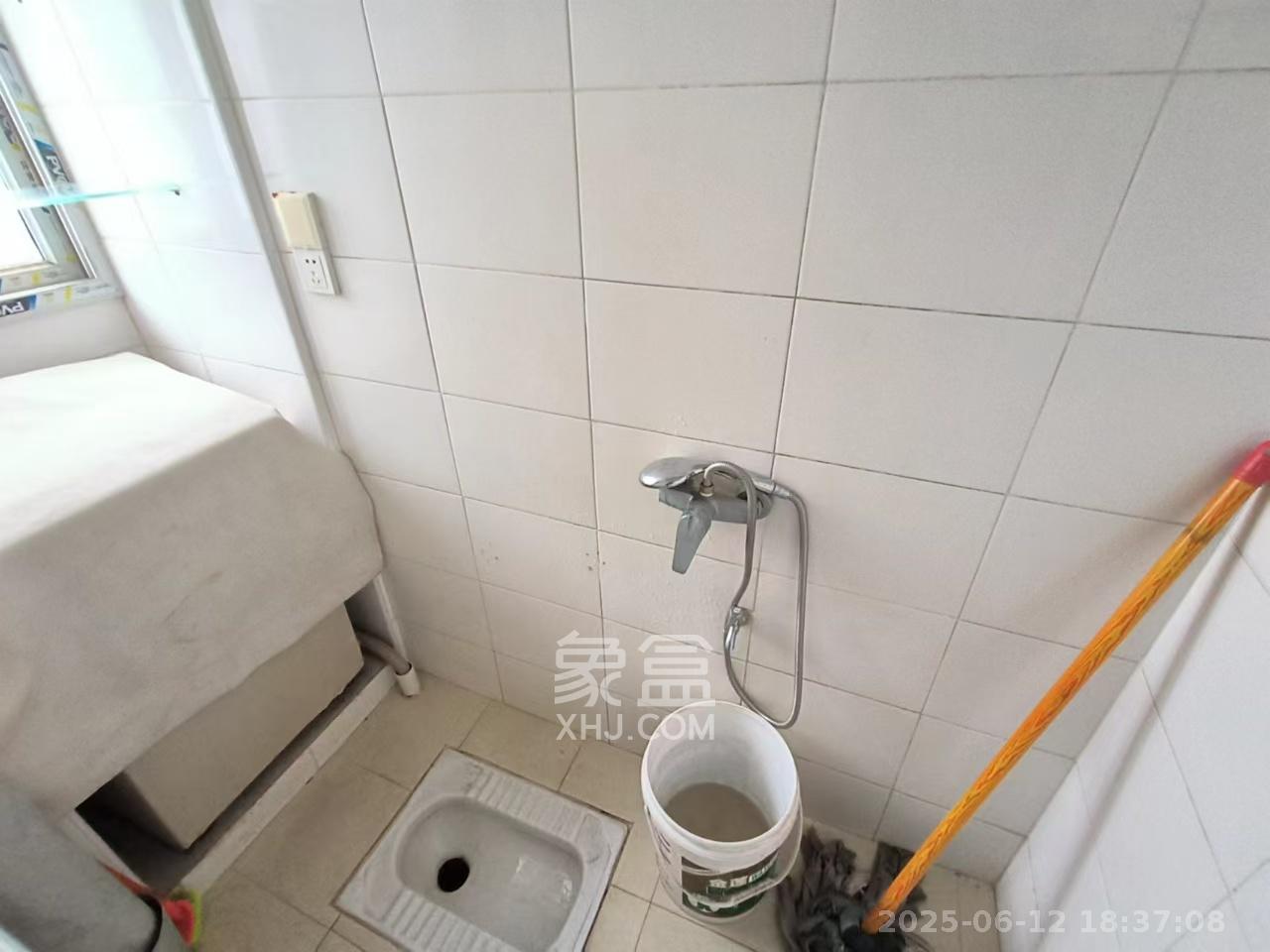 粮二库宿舍 2室1厅1卫 1300.0元/月 粮二库宿舍 2室1厅1卫 1300.0元/月室内图