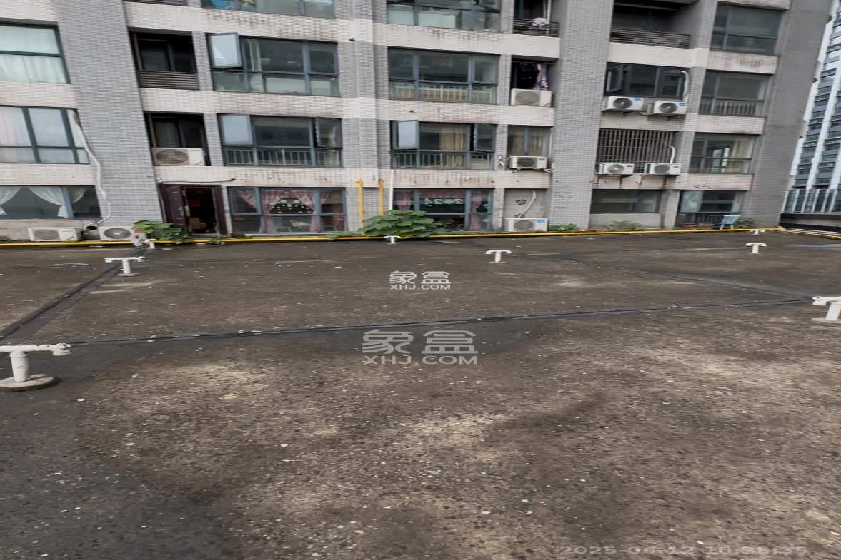 亚商国际 1室1厅1卫 1300.0元/月 亚商国际 1室1厅1卫 1300.0元/月室内图