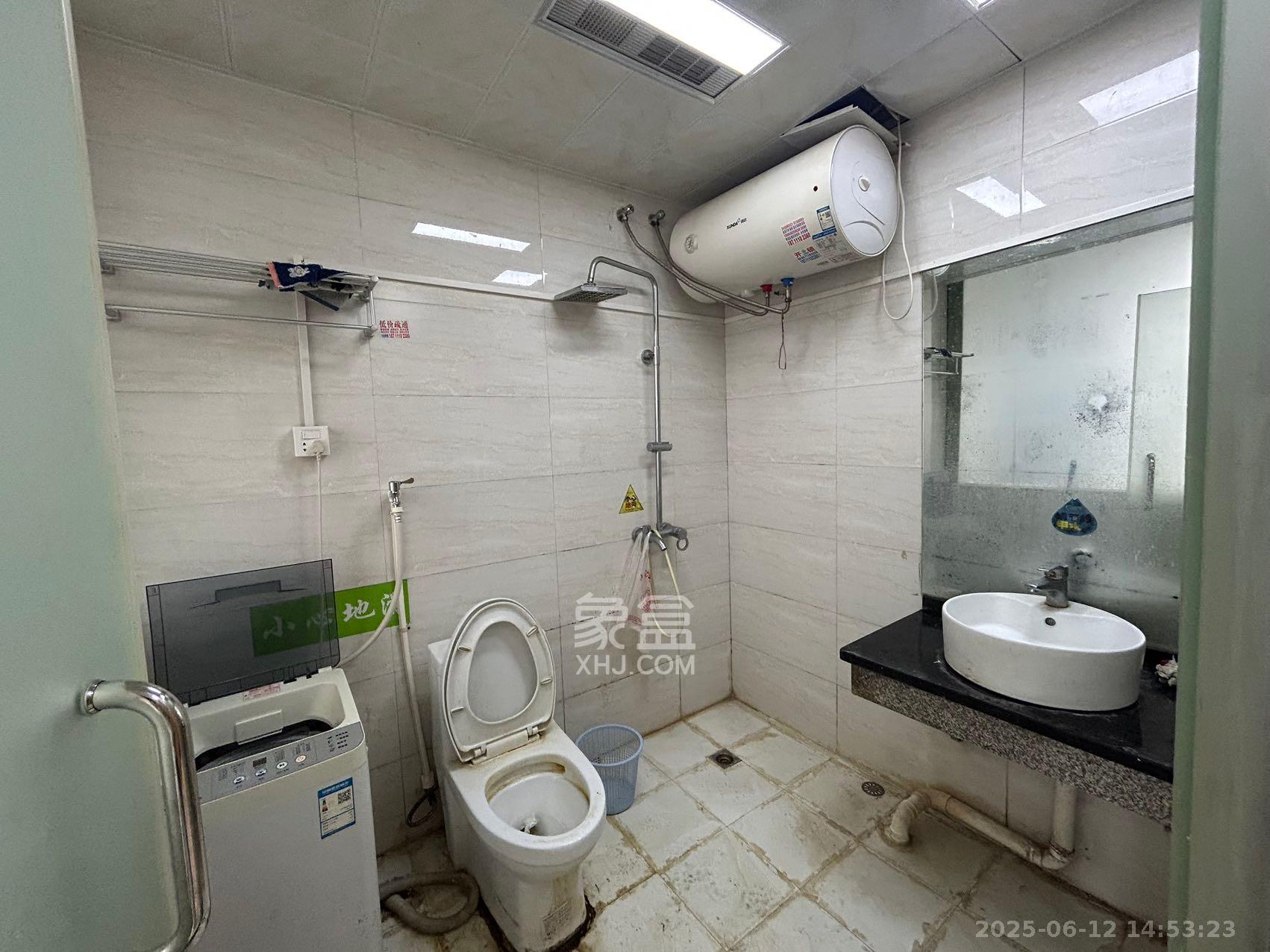 奥克斯广场 1室1厅1卫 1300.0元/月 奥克斯广场 1室1厅1卫 1300.0元/月室内图