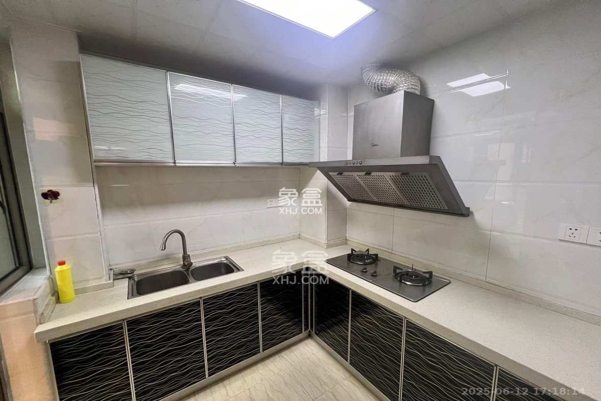 富兴嘉城(富兴汇中央) 2室2厅1卫 2500.0元/月 富兴嘉城(富兴汇中央) 2室2厅1卫 2500.0元/月室内图