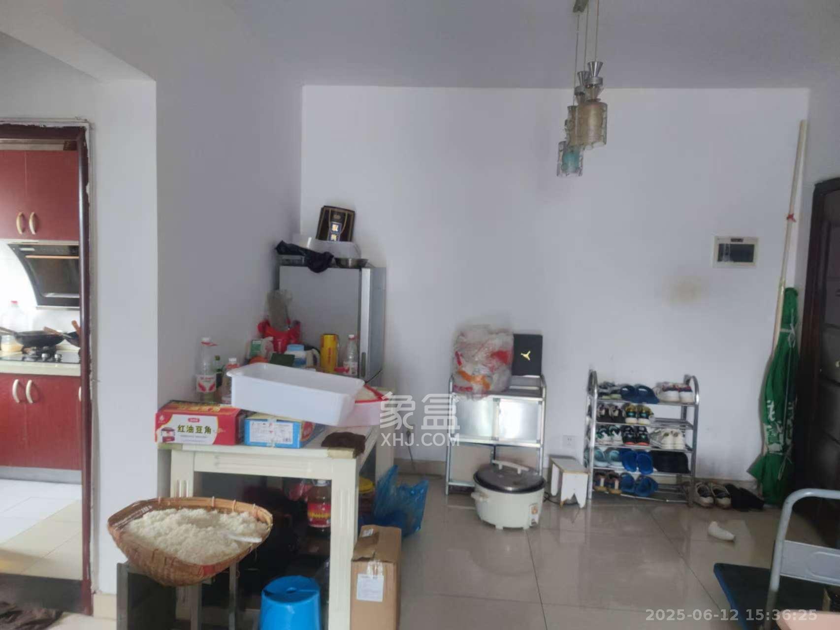 湘府东苑  2室2厅1卫    2000.0元/月 湘府东苑  2室2厅1卫    2000.0元/月室内图