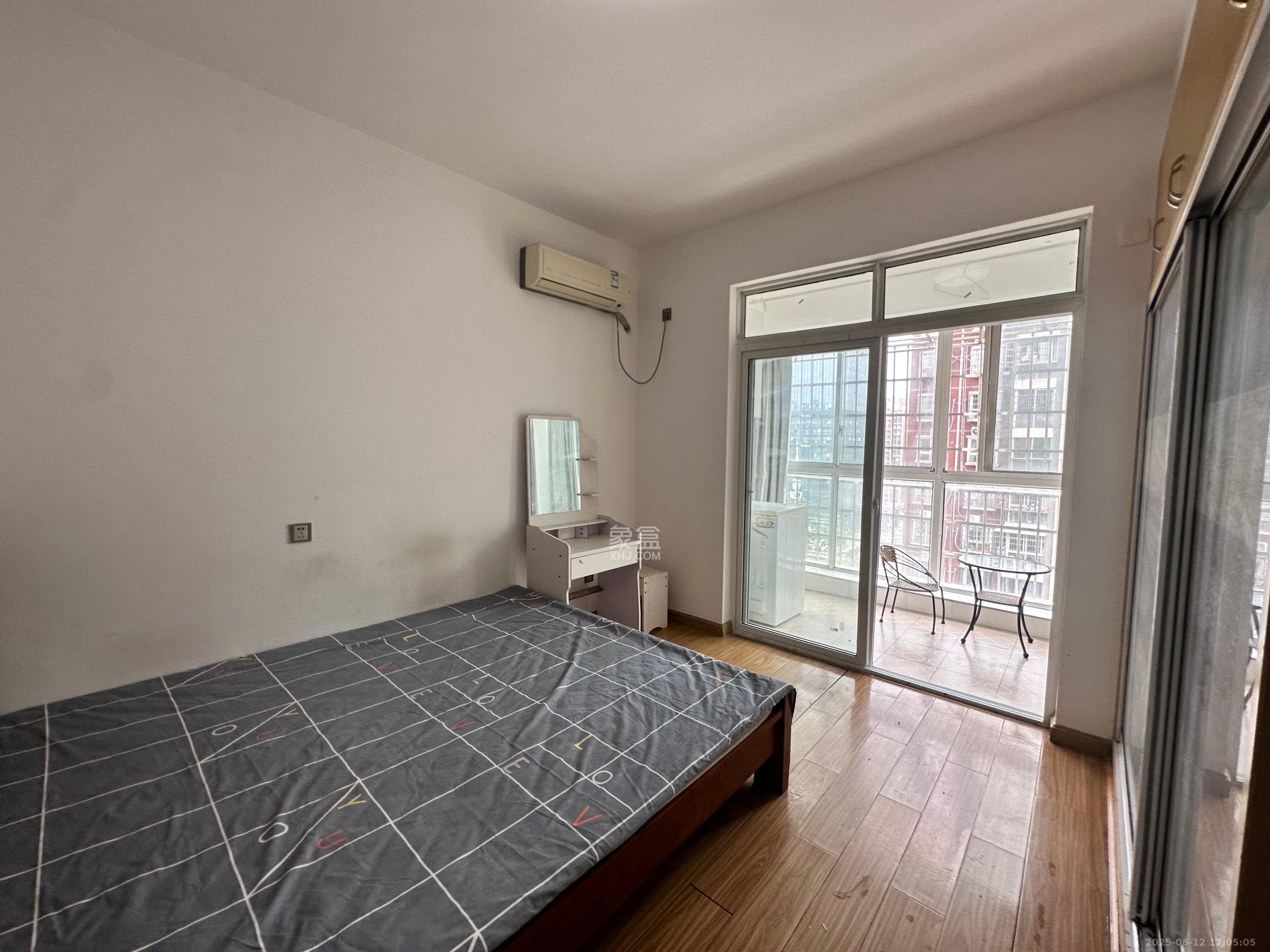 泊林晶城  1室2厅1卫    1500.0元/月室内图