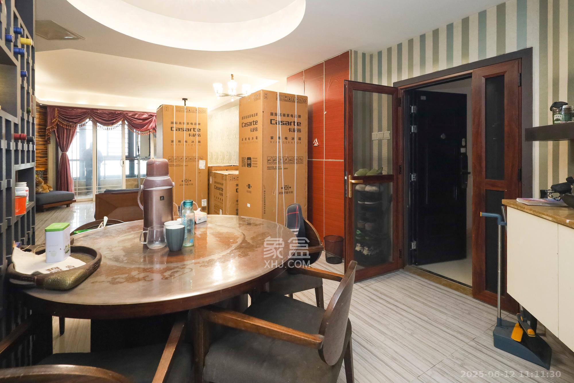 双湾国际(湘江御景花园) 4室2厅2卫 3500.0元/月 双湾国际(湘江御景花园) 4室2厅2卫 3500.0元/月室内图