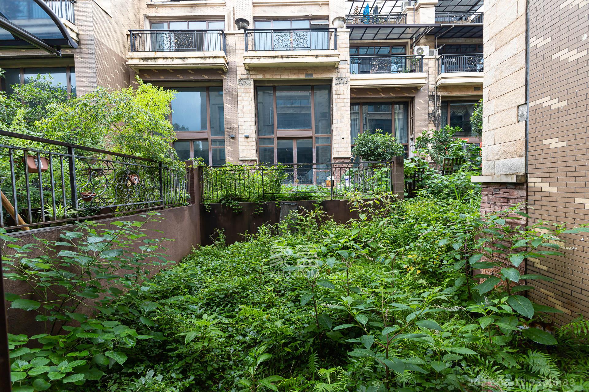 盈峰翠邸 4室2厅3卫 251.0万 盈峰翠邸 4室2厅3卫 251.0万其他