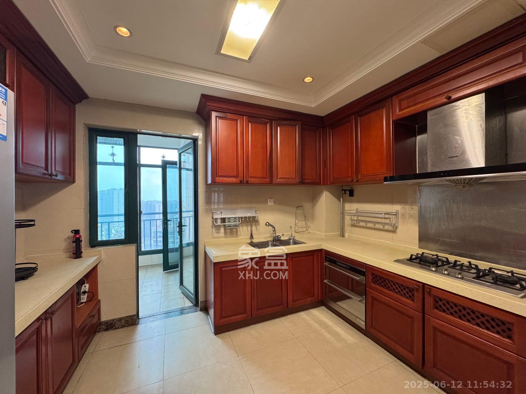 恒大雅苑 4室2厅3卫 6000.0元/月 恒大雅苑 4室2厅3卫 6000.0元/月室内图