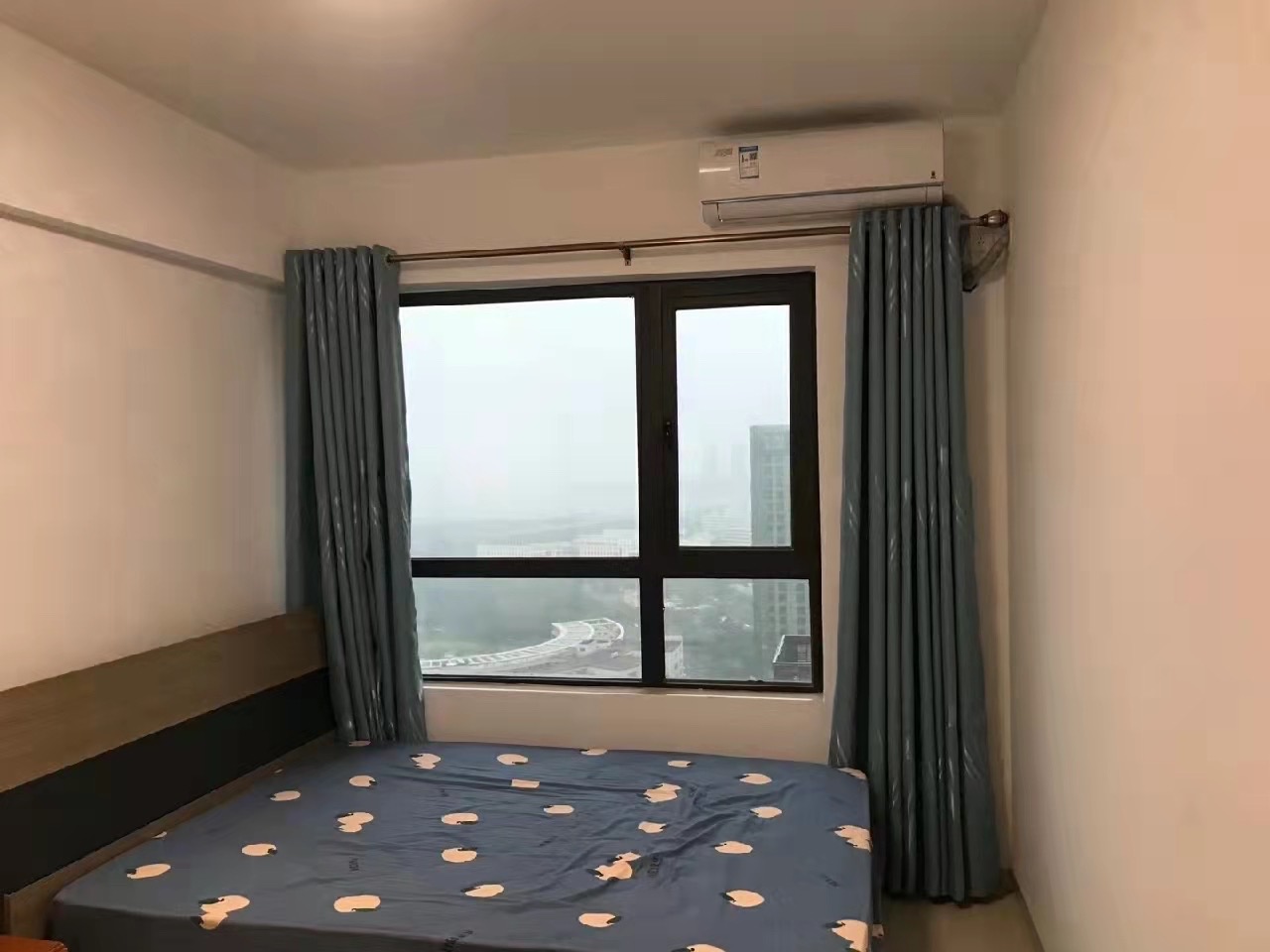 绿地海德公馆  3室2厅1卫   3500.00元/月室内图1