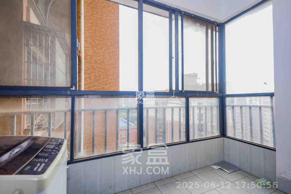 上海城小区  4室2厅2卫   2600.00元/月室内图