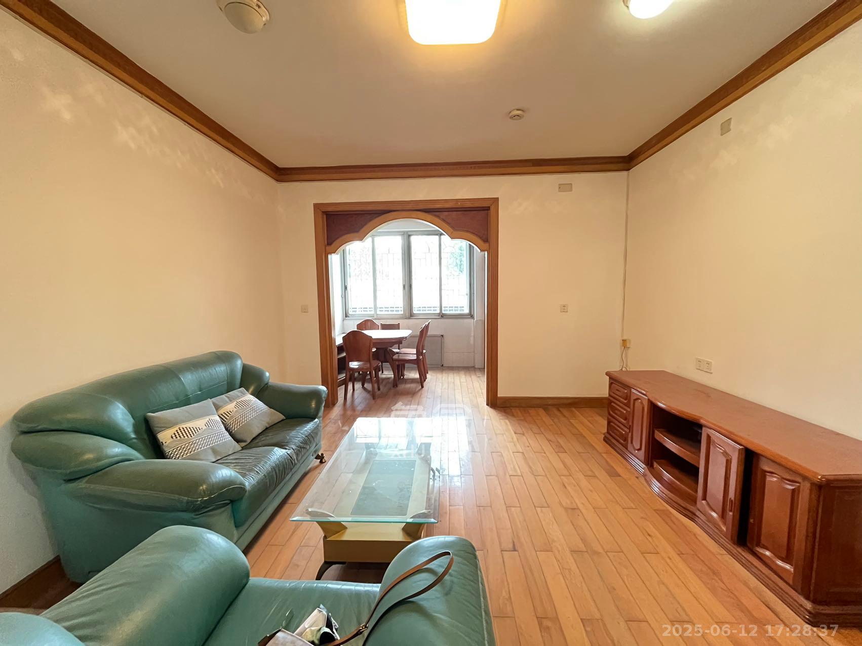 中南大学南校区 3室2厅1卫 2600.0元/月 中南大学南校区 3室2厅1卫 2600.0元/月室内图