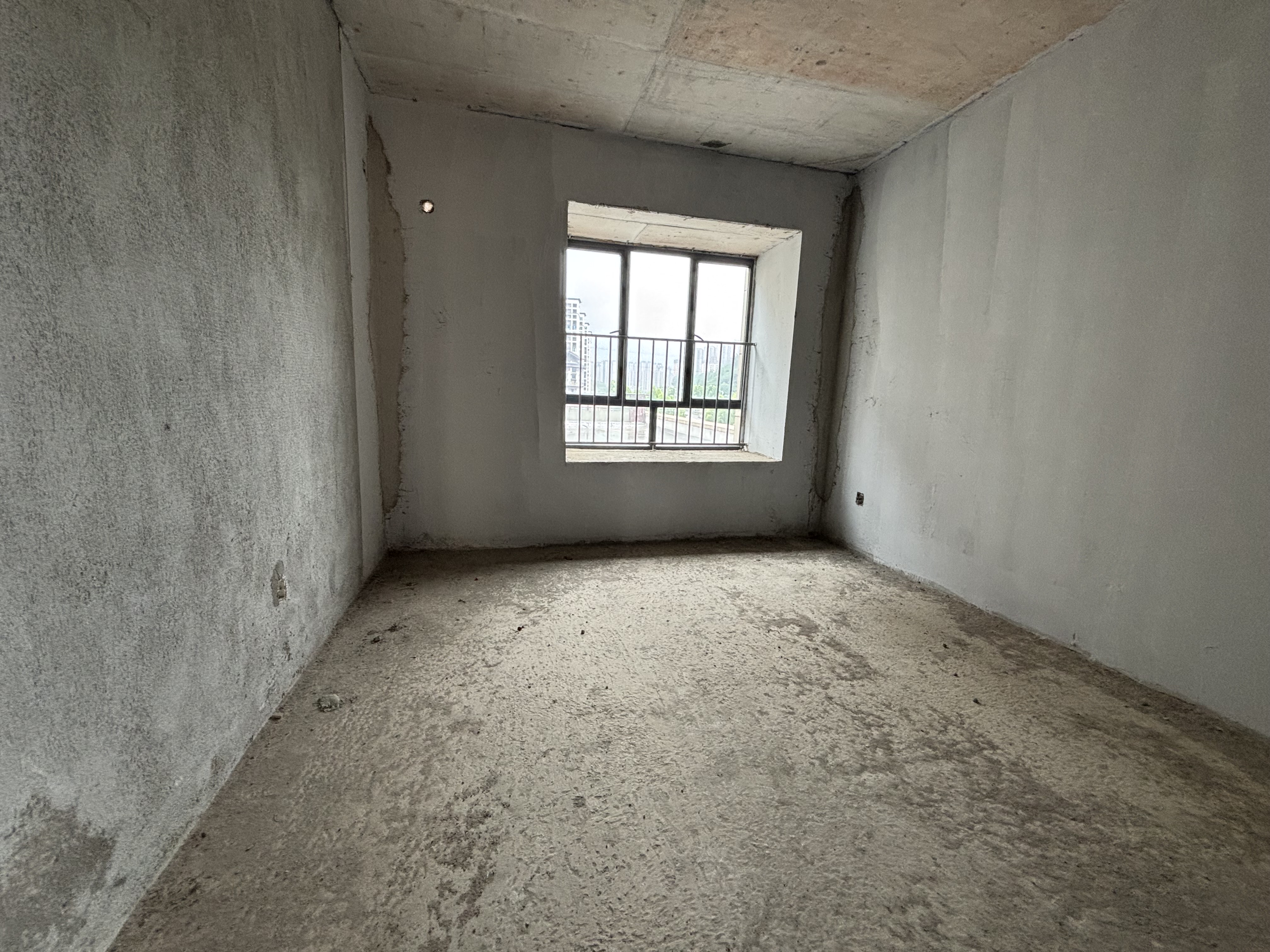 大汉龙城 4室2厅2卫 69.8万 大汉龙城 4室2厅2卫 69.8万客厅