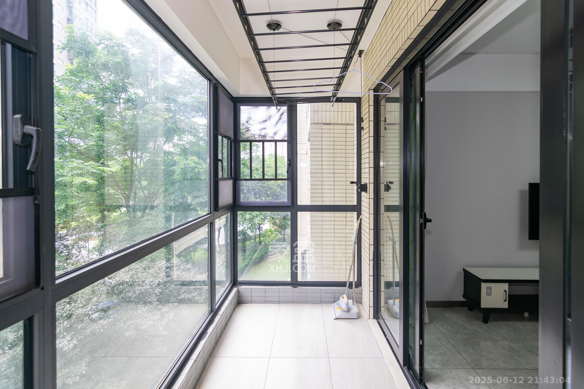 时代年华 3室2厅2卫 74.0万 时代年华 3室2厅2卫 74.0万阳台