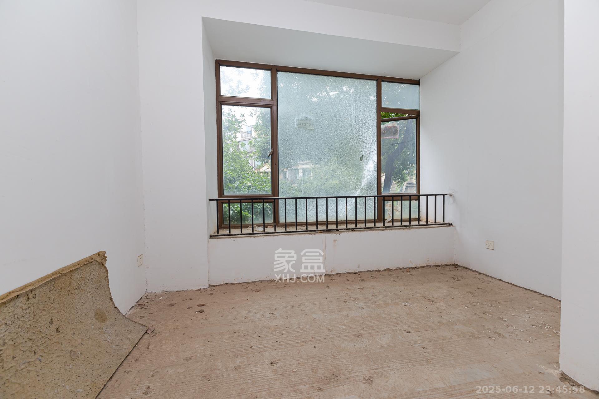 盈峰翠邸 4室2厅3卫 251.0万 盈峰翠邸 4室2厅3卫 251.0万卧室