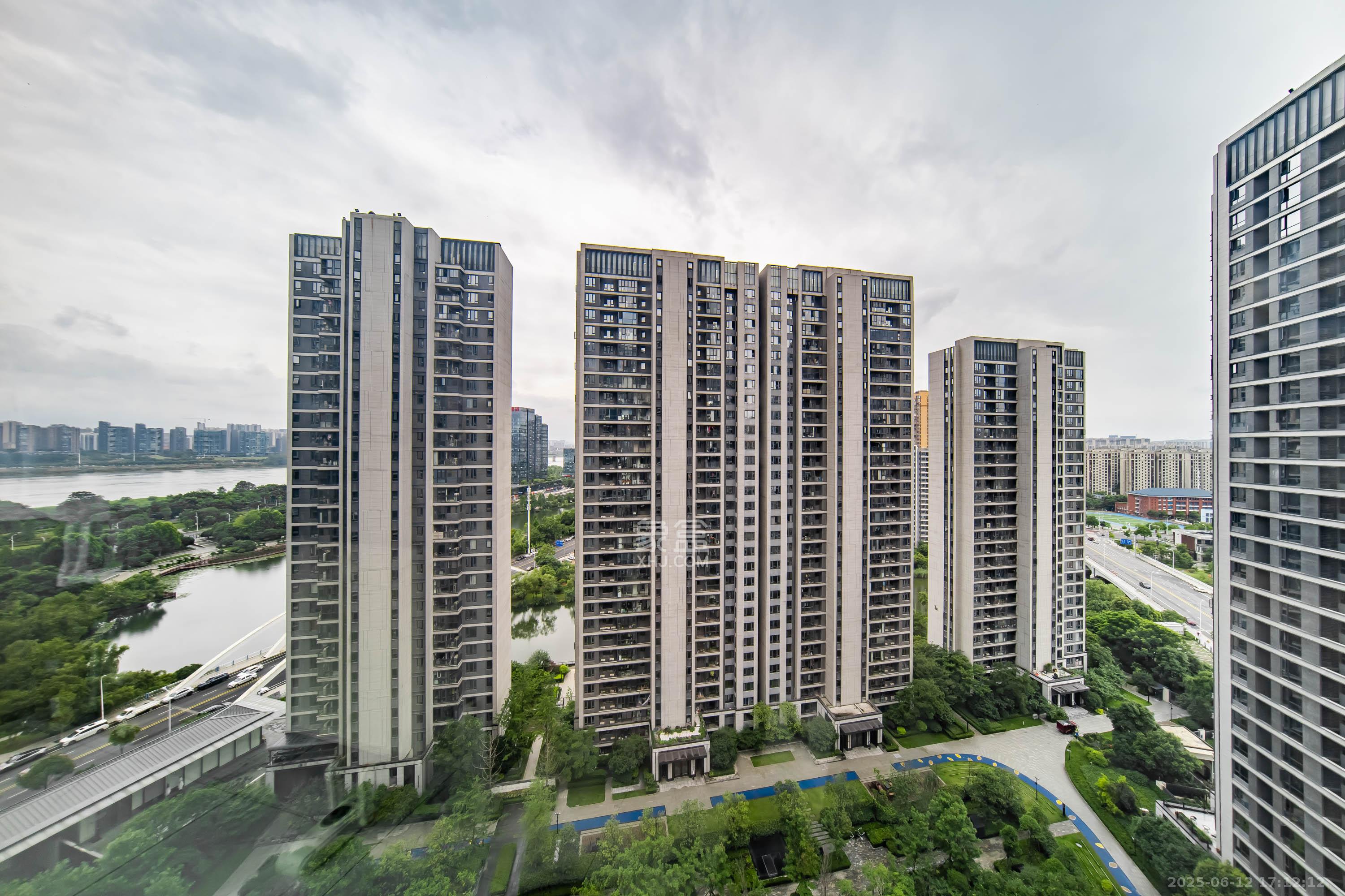 中海阅江府  4室2厅2卫   285.00万其他