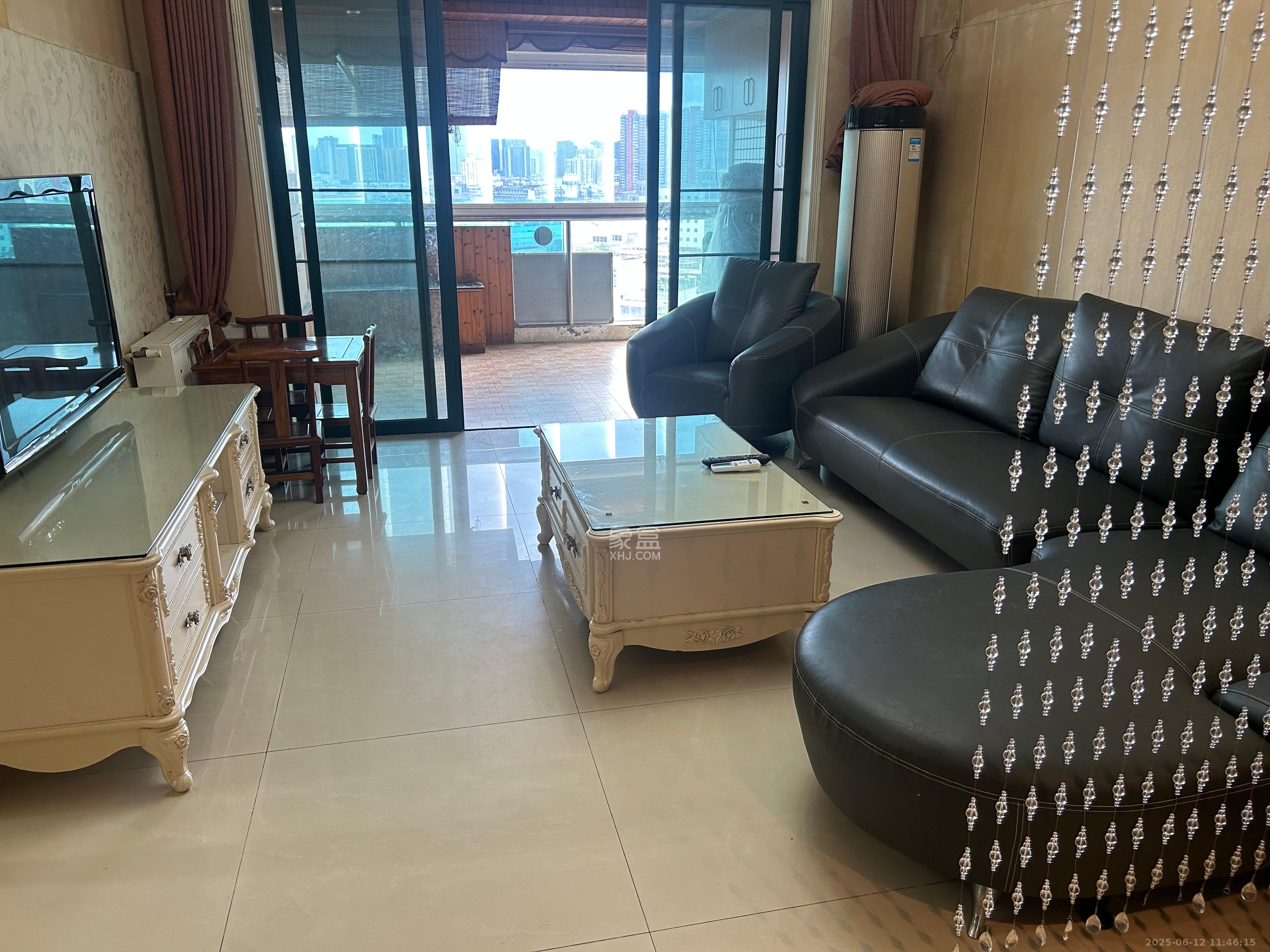 王府花园 3室2厅2卫 2600.0元/月 王府花园 3室2厅2卫 2600.0元/月室内图