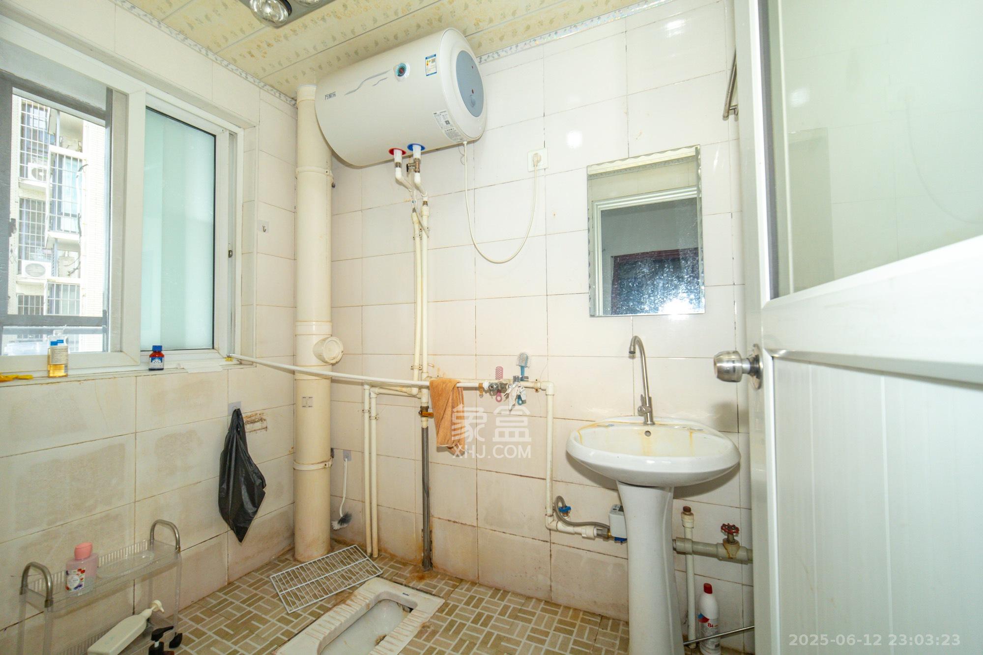 楚天世纪城东苑 2室2厅1卫 52.8万 楚天世纪城东苑 2室2厅1卫 52.8万卫生间